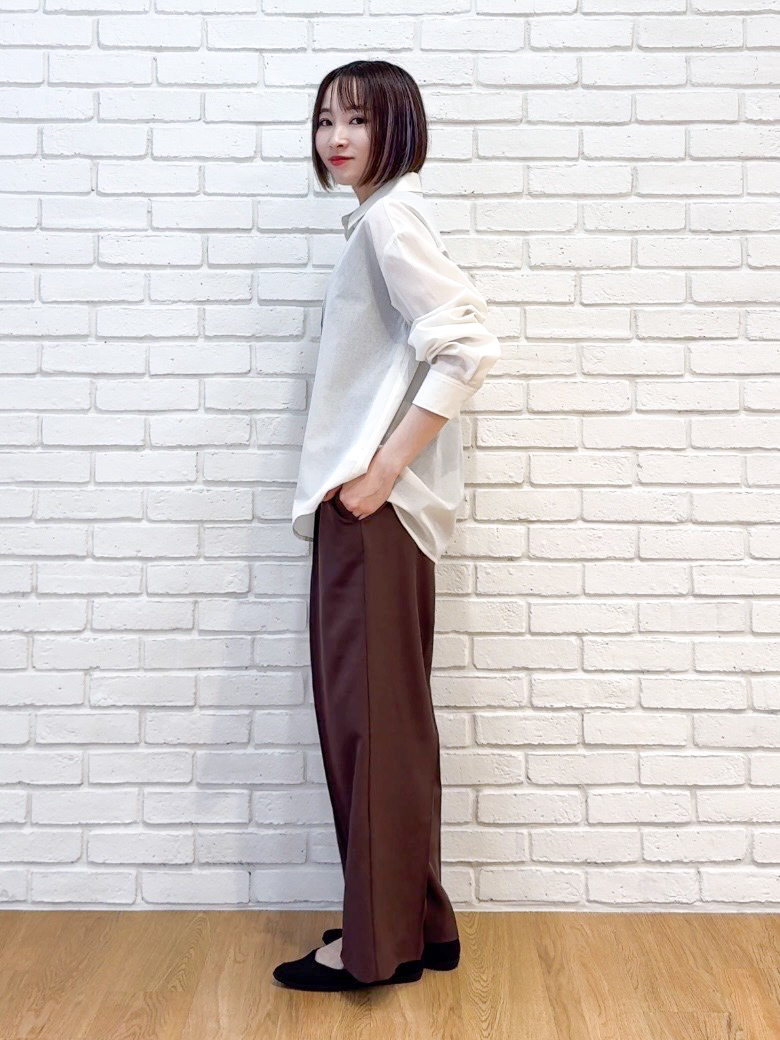 𝐜𝐡𝐢𝐤𝐚さんの「SHOO･LA･RUE｜高通気レギュラーカラーシャツ」を使ったコーディネート