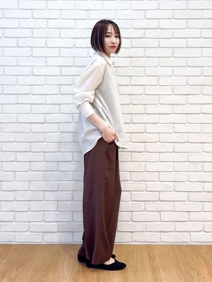 𝐜𝐡𝐢𝐤𝐚さんの「SHOO･LA･RUE｜高通気レギュラーカラーシャツ」を使ったコーディネート