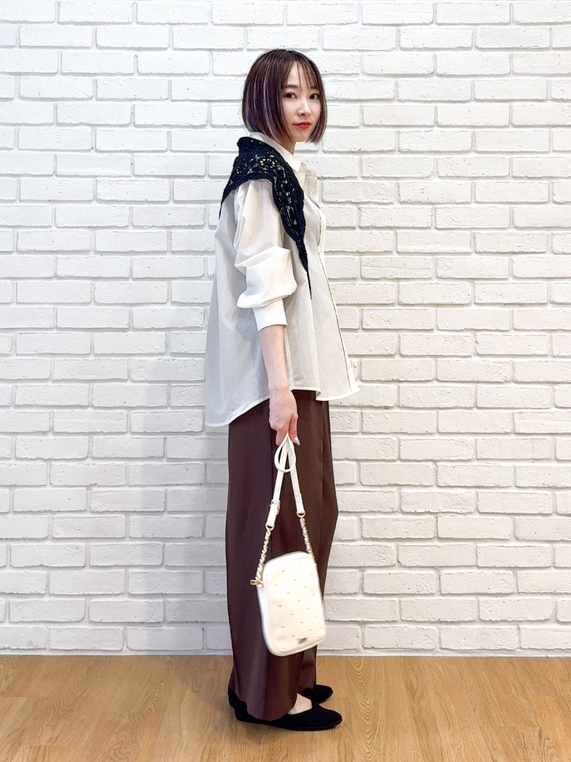𝐜𝐡𝐢𝐤𝐚さんの「SHOO･LA･RUE｜高通気レギュラーカラーシャツ」を使ったコーディネート