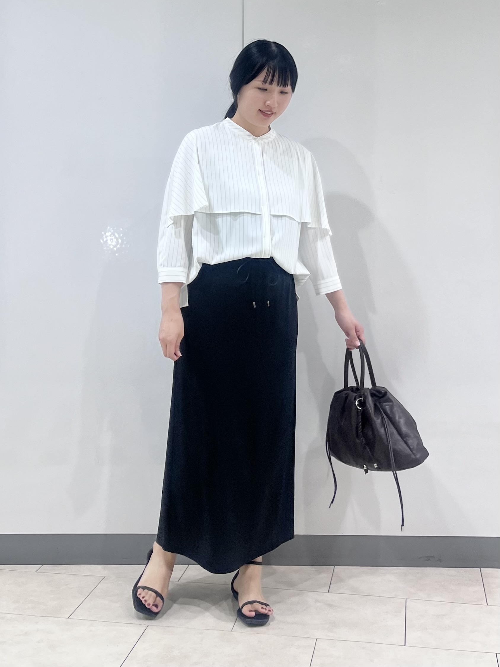 hasuさんの「INDIVI｜【新作登場！着る日傘】 ケープ風ブラウス」を使ったコーディネート
