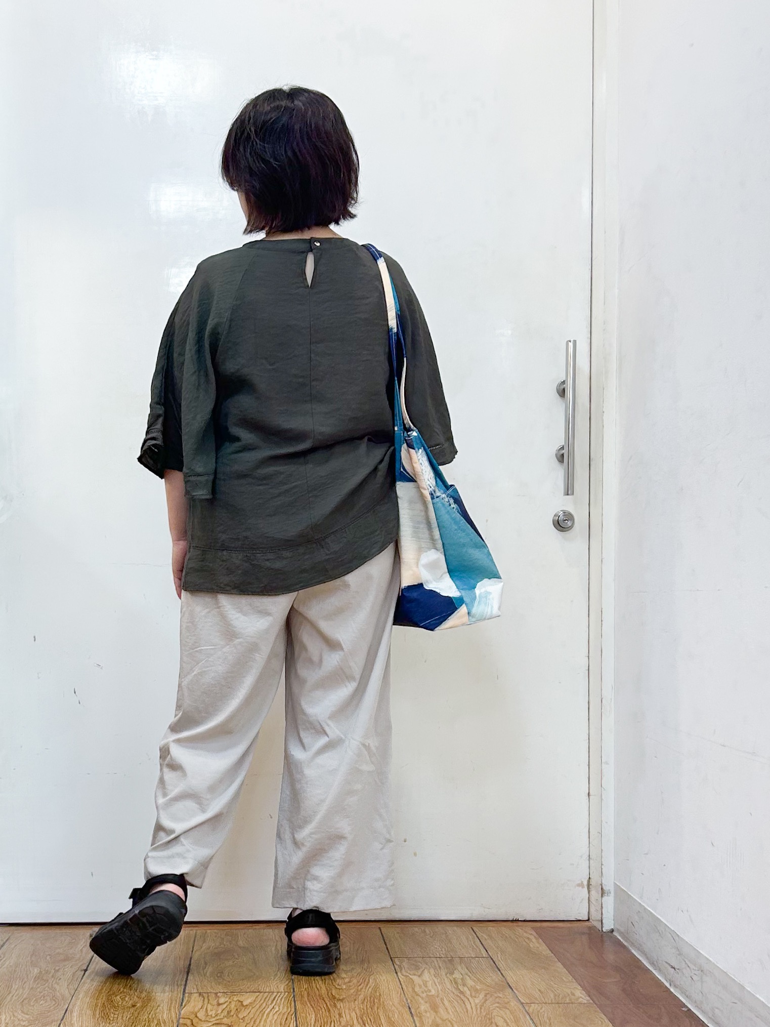 haruさんの「SHOO･LA･RUE｜【ひんやり/S-LL/体型カバー】はしごレースが魅力な スラブポンチョ風ブラウス」を使ったコーディネート