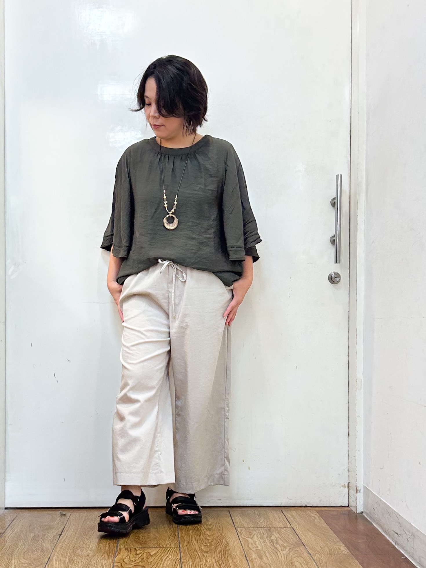 haruさんの「SHOO･LA･RUE｜【ひんやり/S-LL/体型カバー】はしごレースが魅力な スラブポンチョ風ブラウス」を使ったコーディネート