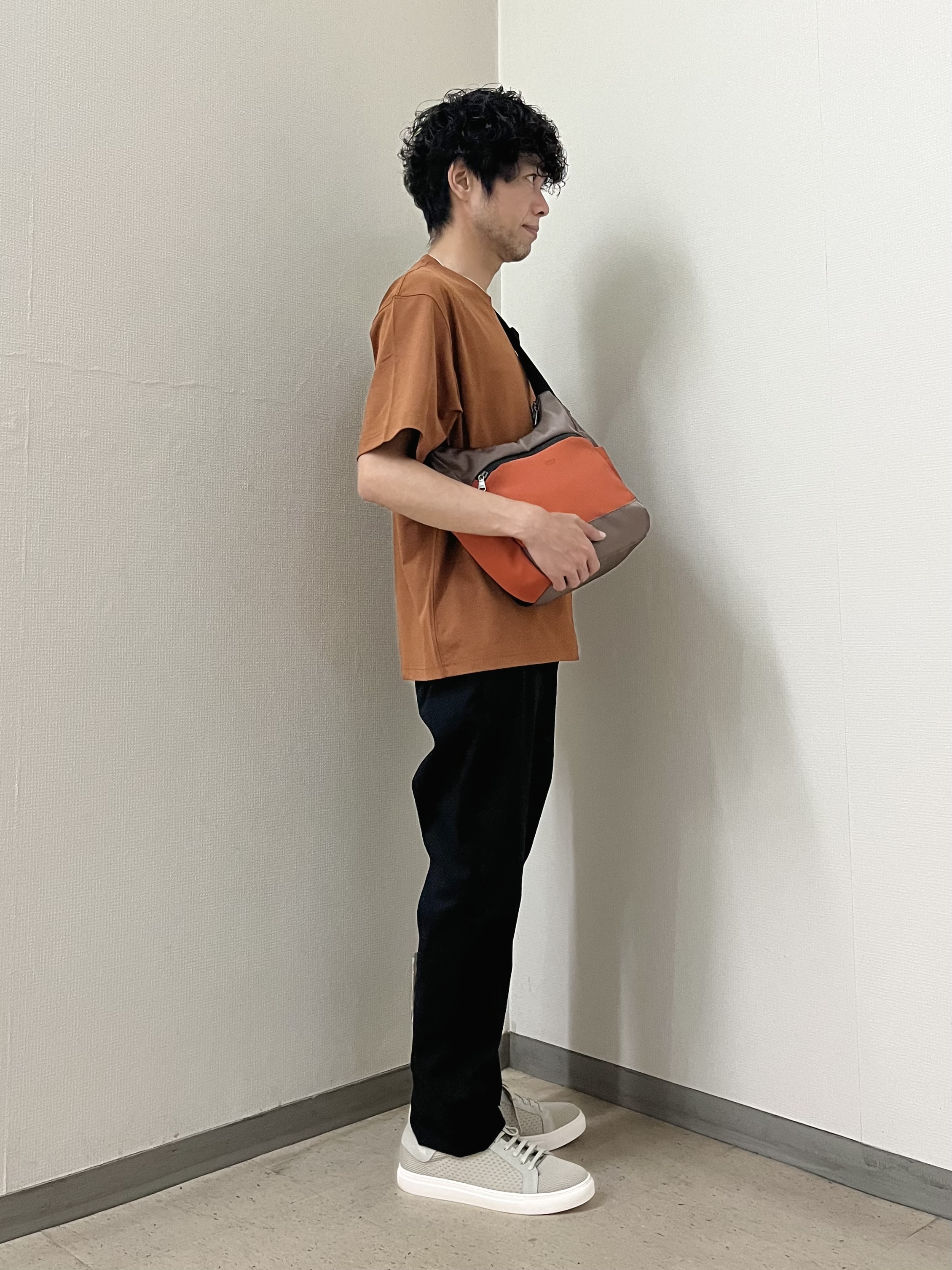 URAさんの「TAKEO KIKUCHI｜【汗染み軽減】フェイクレイヤー ワンポイント プルオーバー」を使ったコーディネート