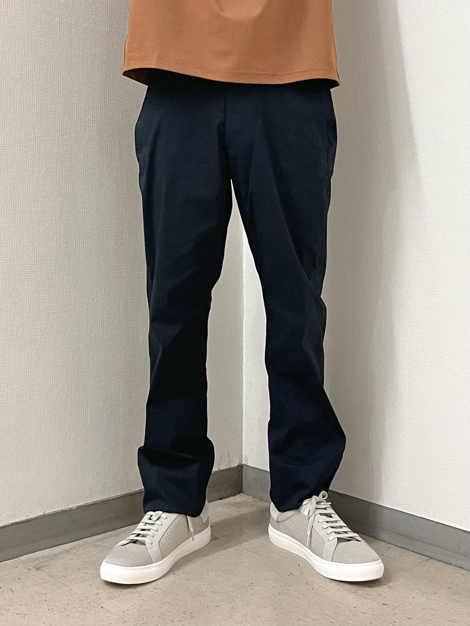 URAさんの「TAKEO KIKUCHI｜【汗染み軽減】フェイクレイヤー ワンポイント プルオーバー」を使ったコーディネート