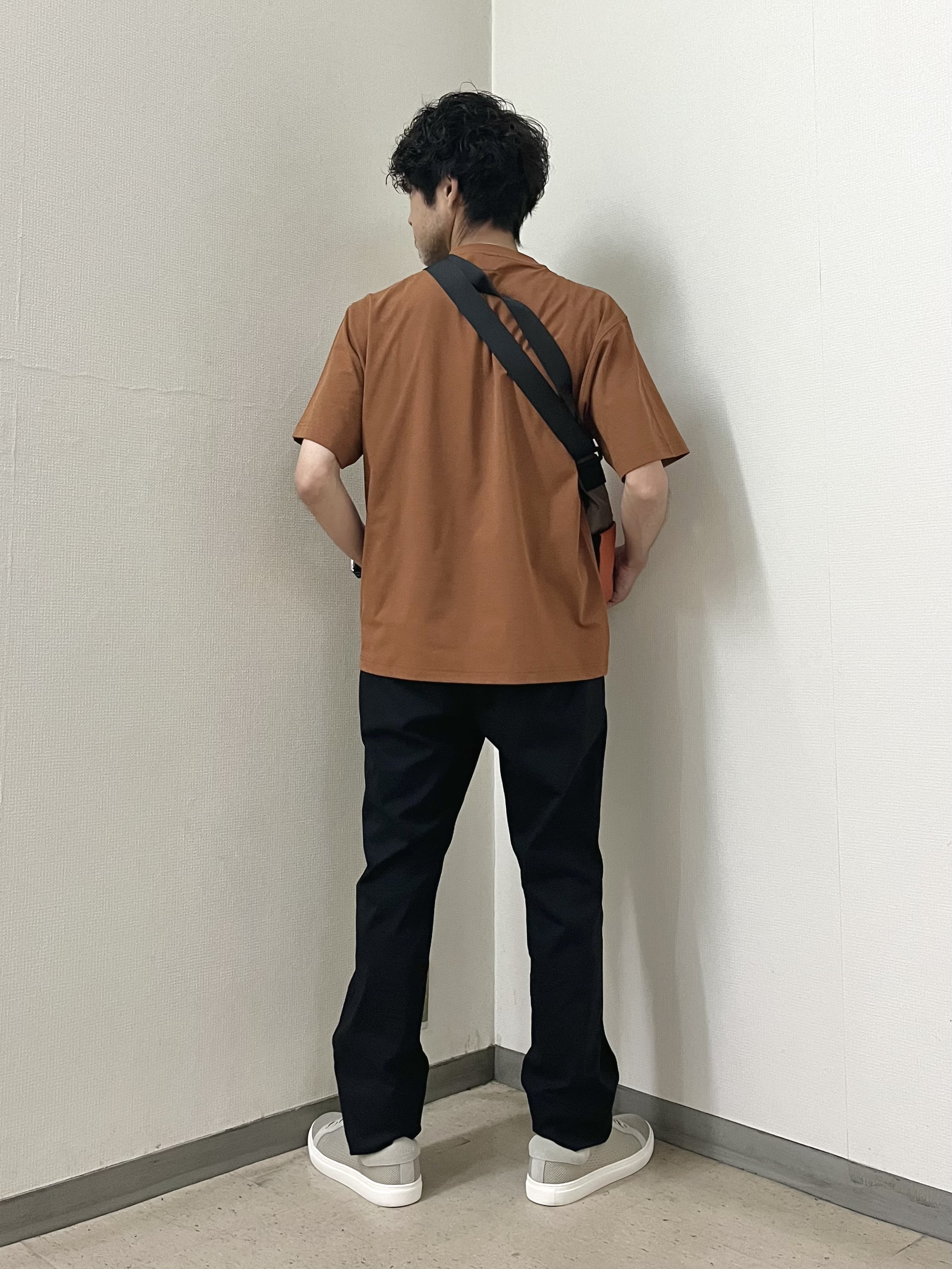 URAさんの「TAKEO KIKUCHI｜【汗染み軽減】フェイクレイヤー ワンポイント プルオーバー」を使ったコーディネート