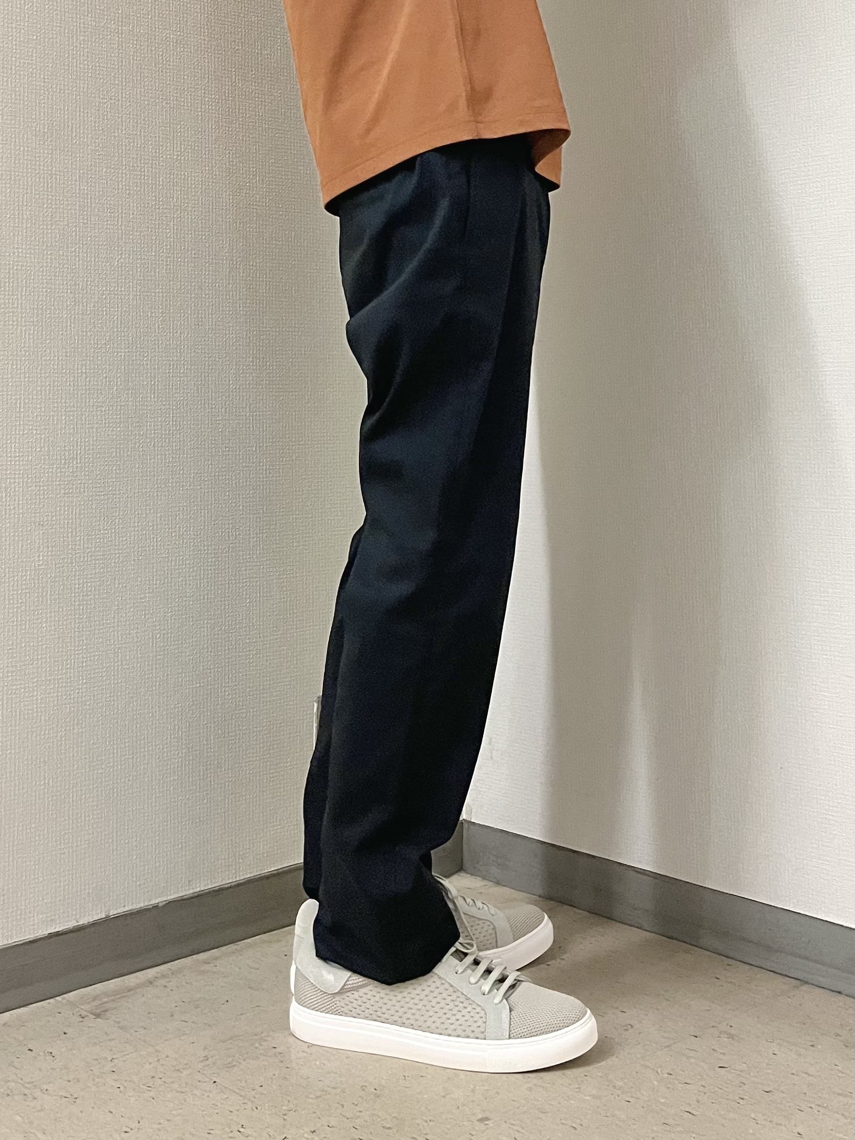 URAさんの「TAKEO KIKUCHI｜【汗染み軽減】フェイクレイヤー ワンポイント プルオーバー」を使ったコーディネート