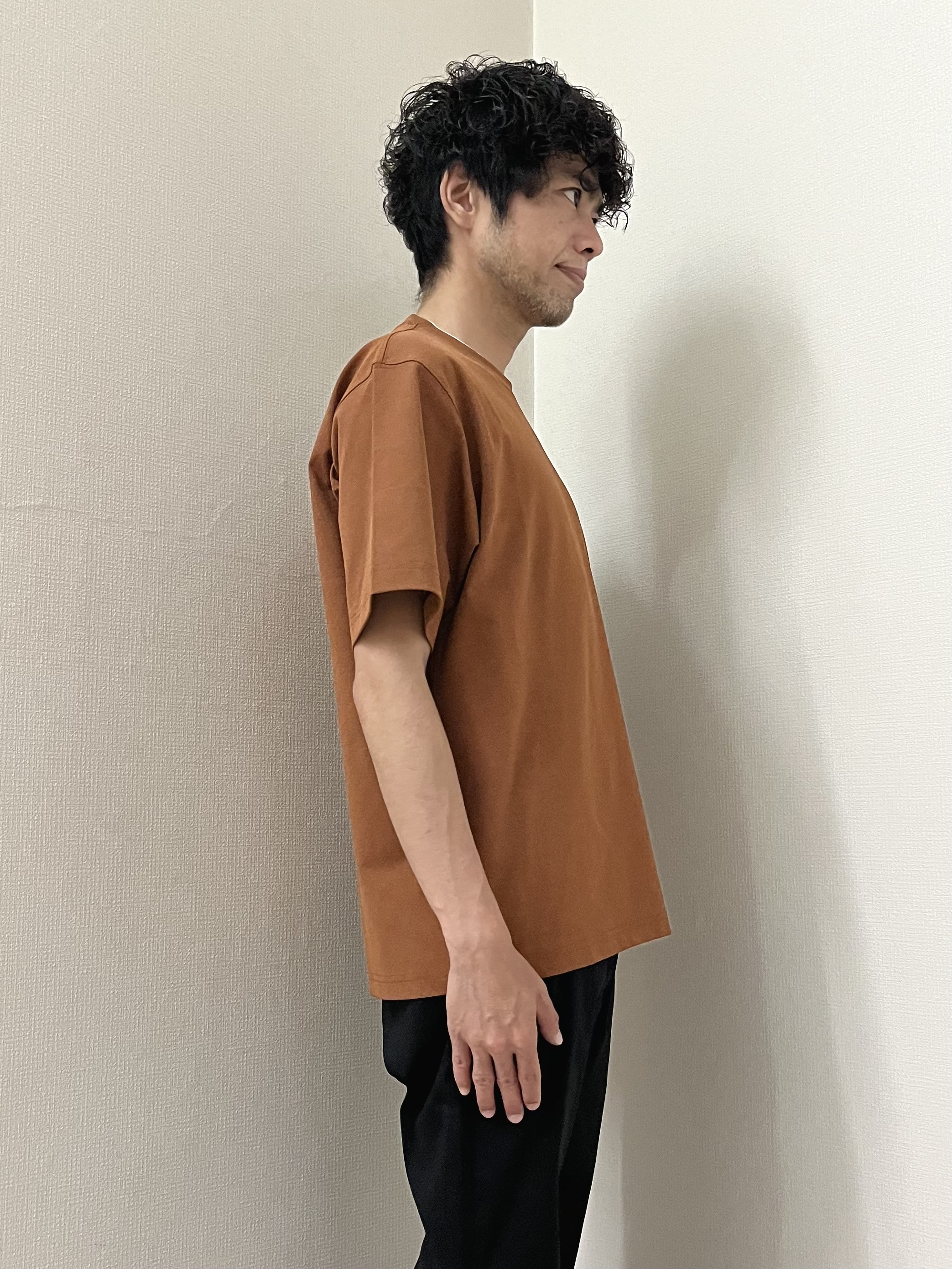 URAさんの「TAKEO KIKUCHI｜【汗染み軽減】フェイクレイヤー ワンポイント プルオーバー」を使ったコーディネート