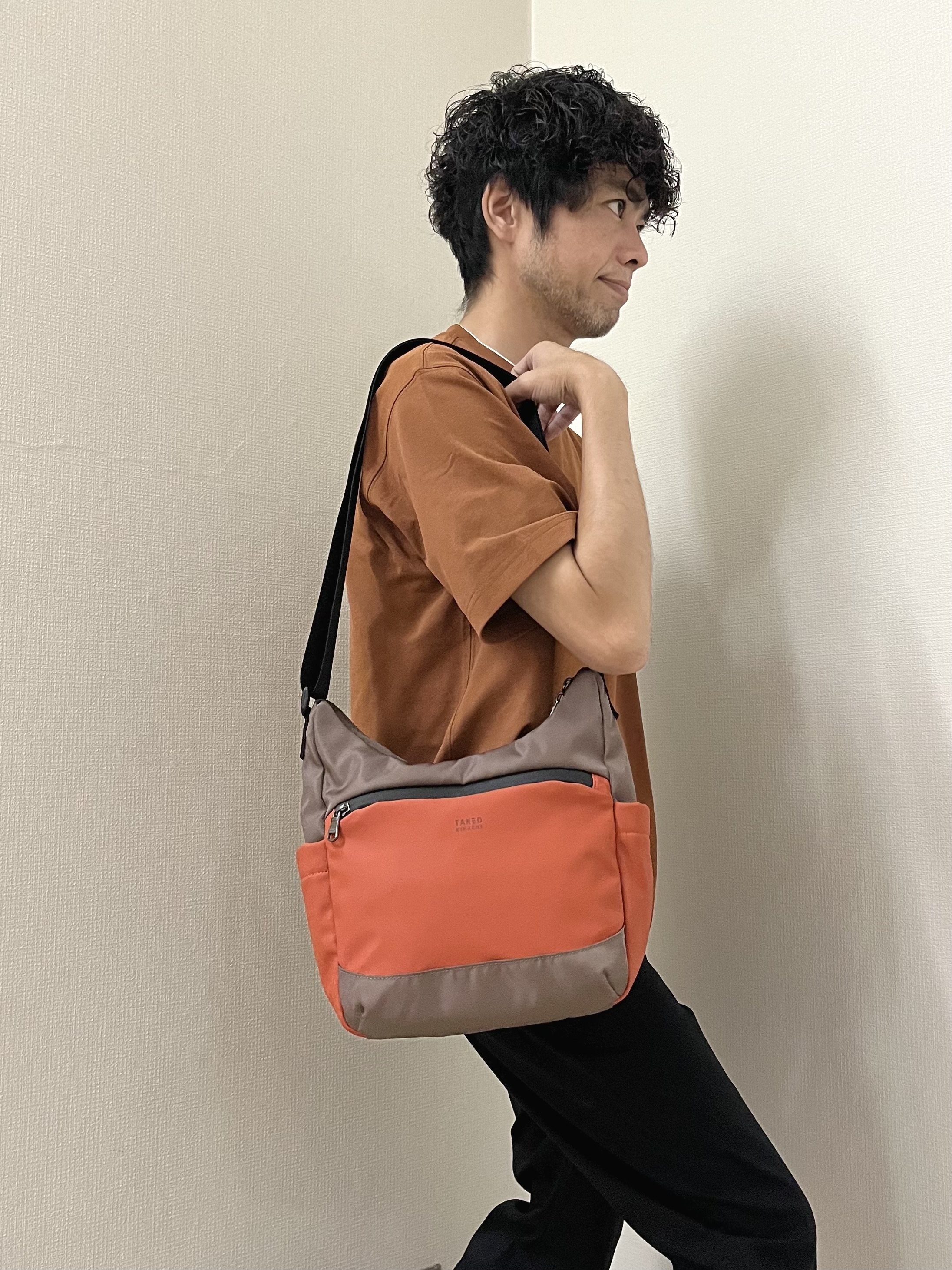URAさんの「TAKEO KIKUCHI｜【汗染み軽減】フェイクレイヤー ワンポイント プルオーバー」を使ったコーディネート