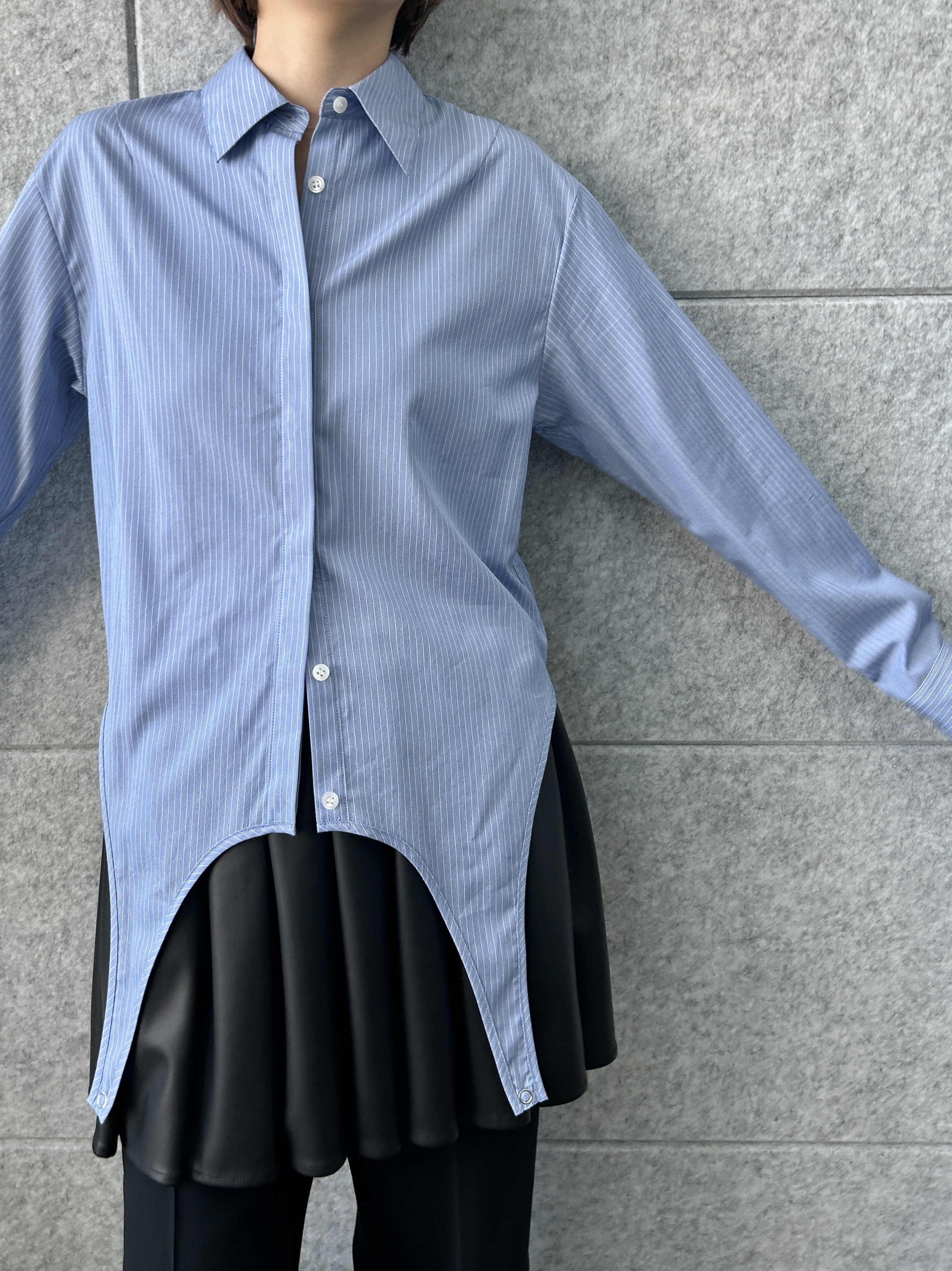 harunaさんの「CODE A｜line zip trousers」を使ったコーディネート