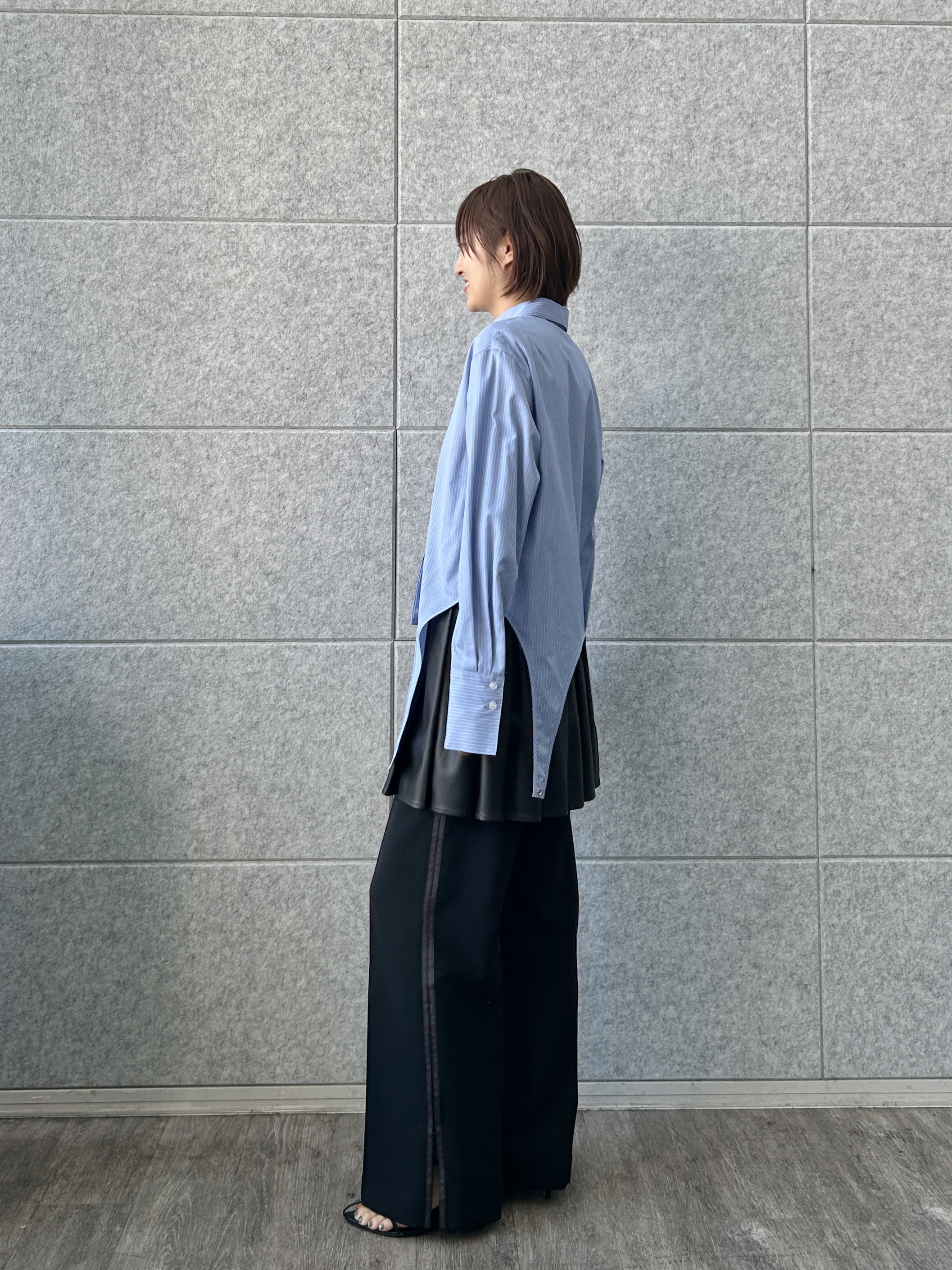 harunaさんの「CODE A｜line zip trousers」を使ったコーディネート