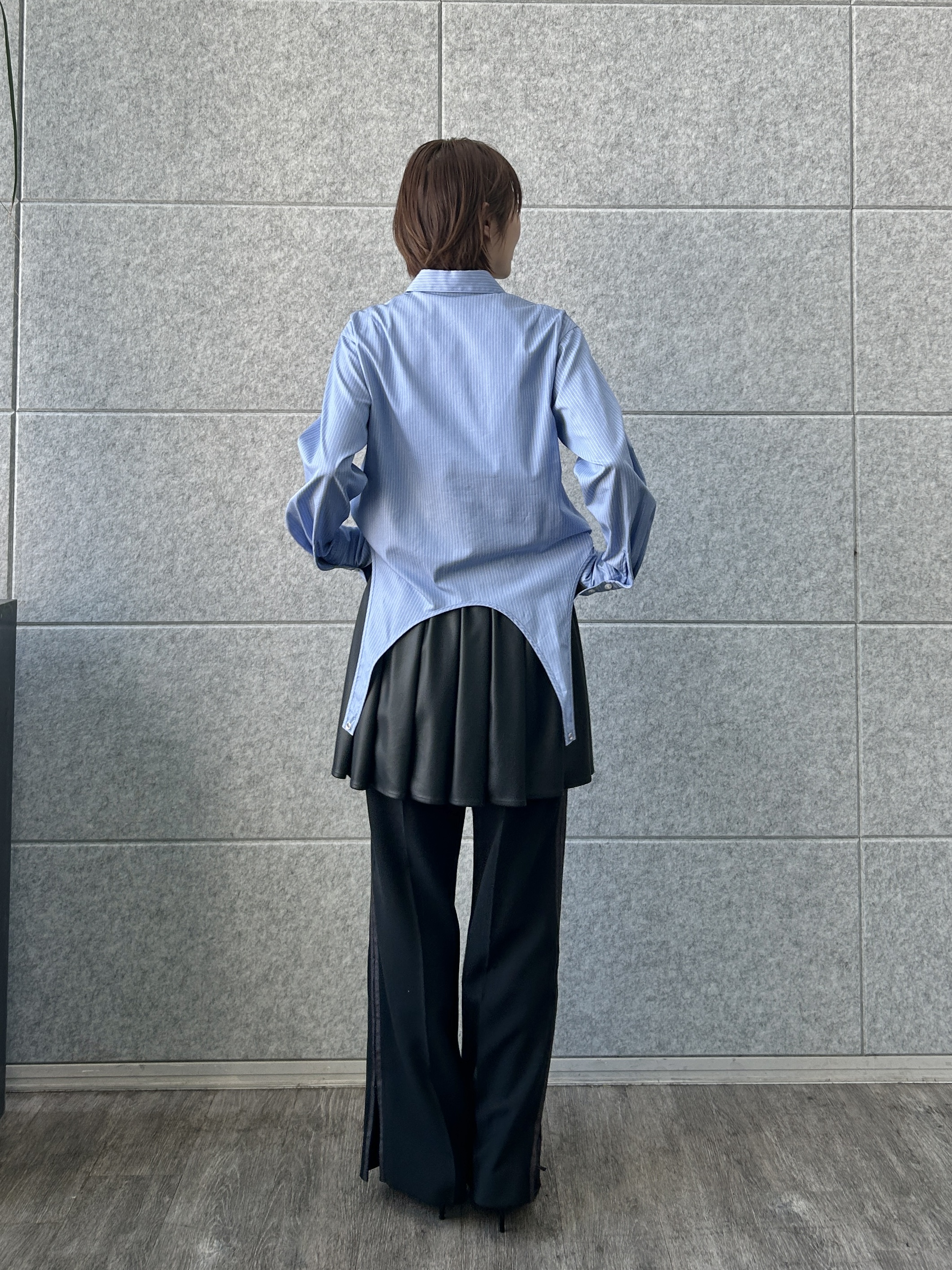 harunaさんの「CODE A｜line zip trousers」を使ったコーディネート