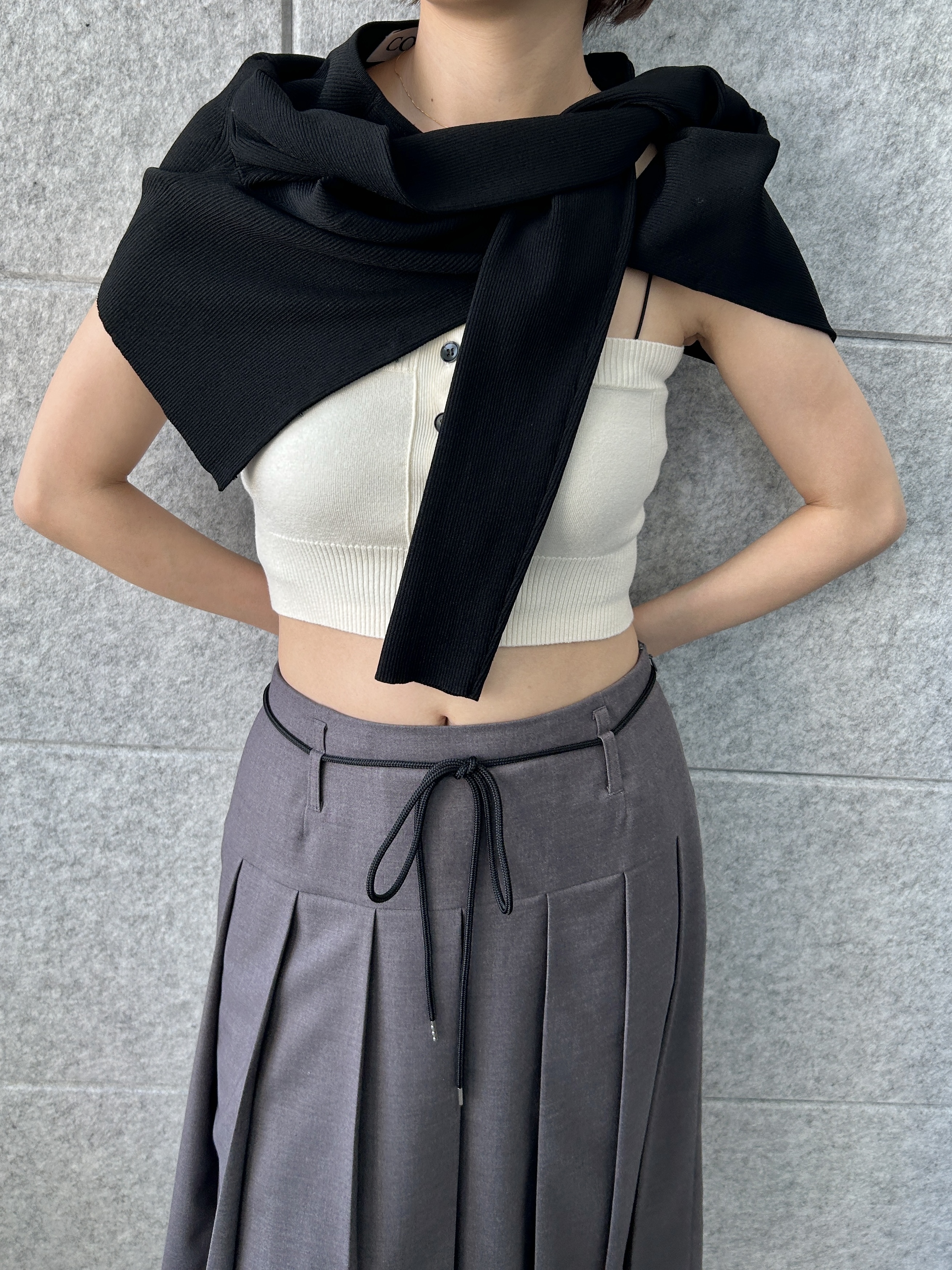 harunaさんの「CODE A｜line zip trousers」を使ったコーディネート