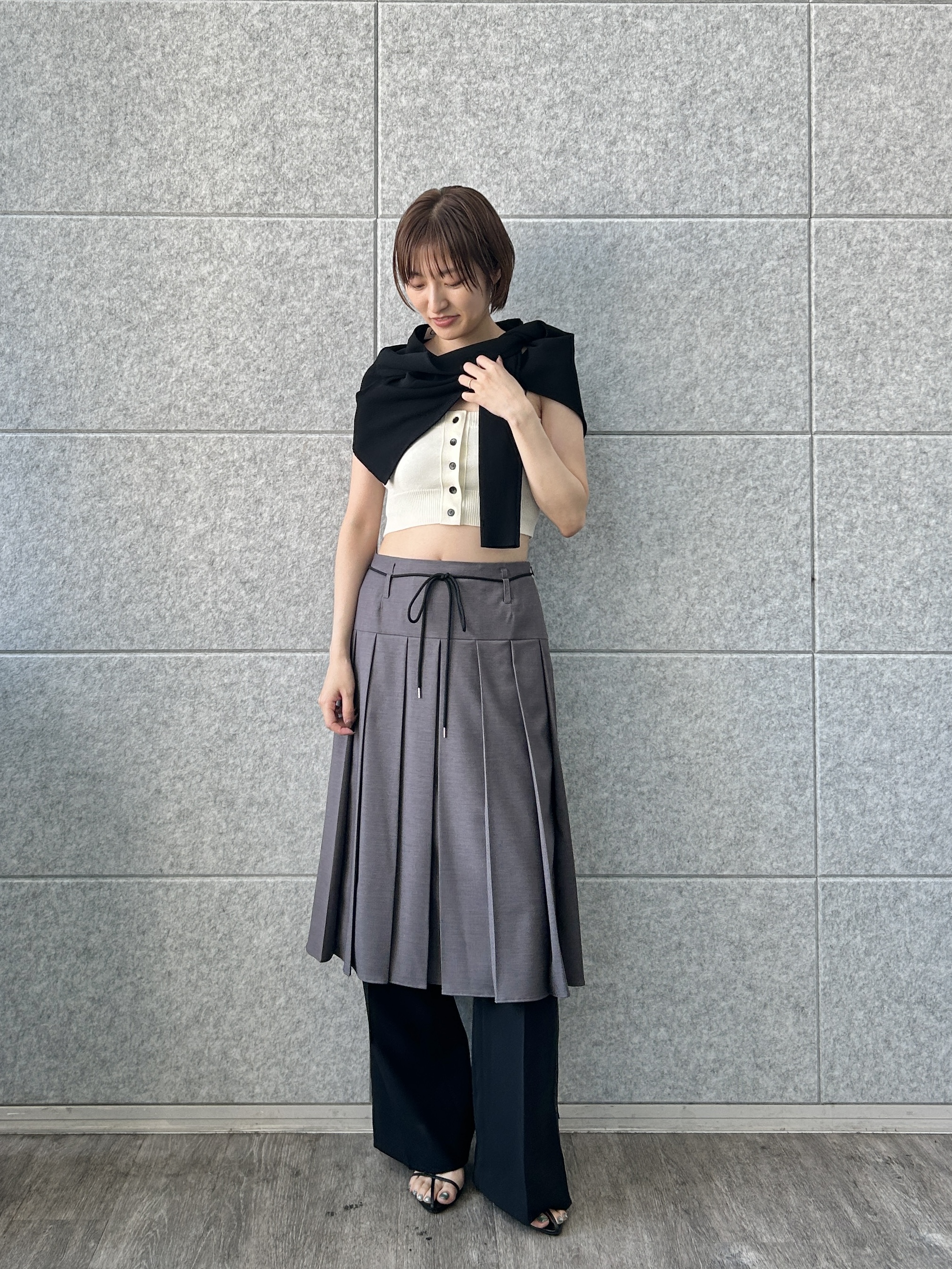 harunaさんの「CODE A｜line zip trousers」を使ったコーディネート