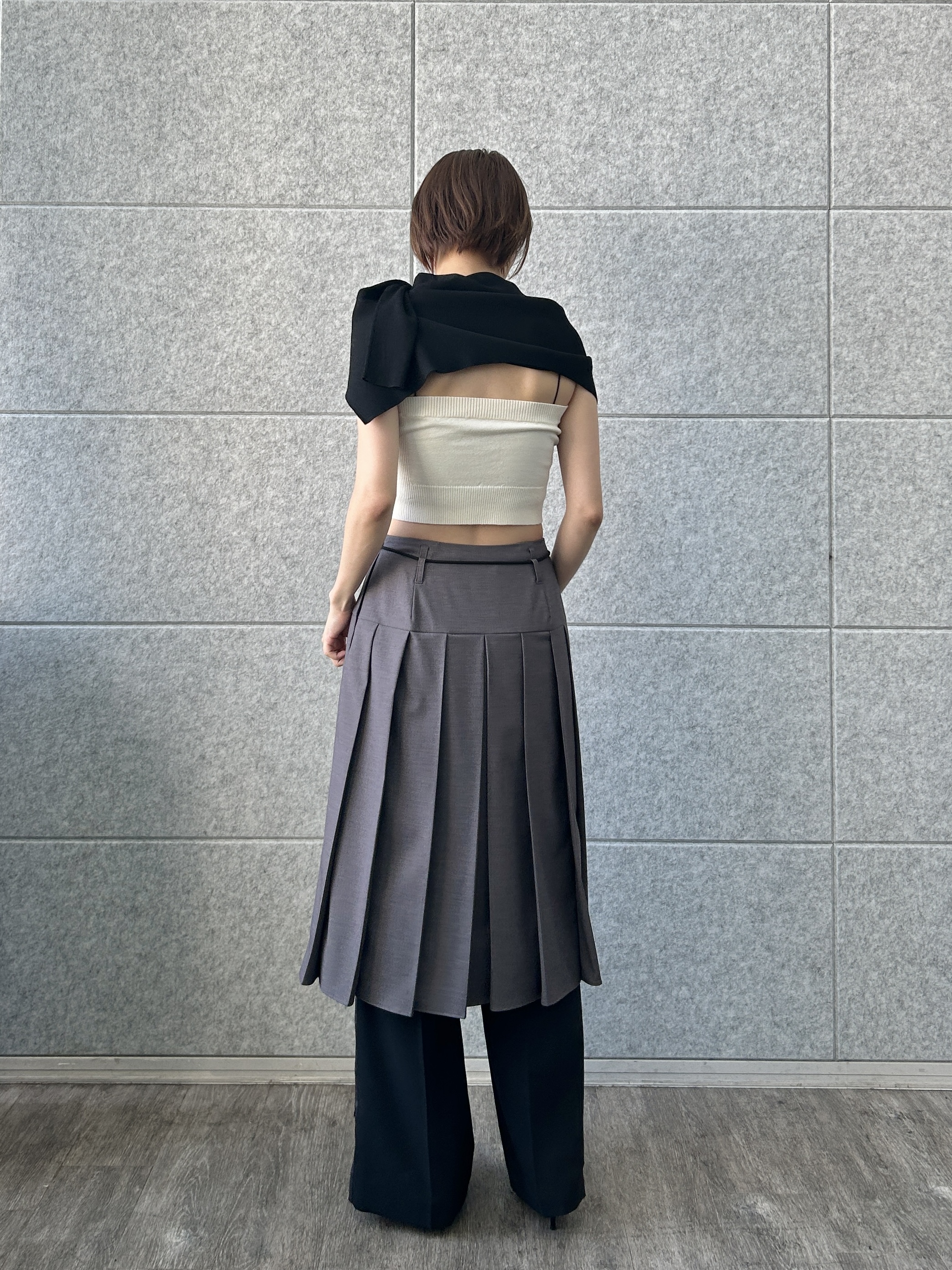 harunaさんの「CODE A｜line zip trousers」を使ったコーディネート