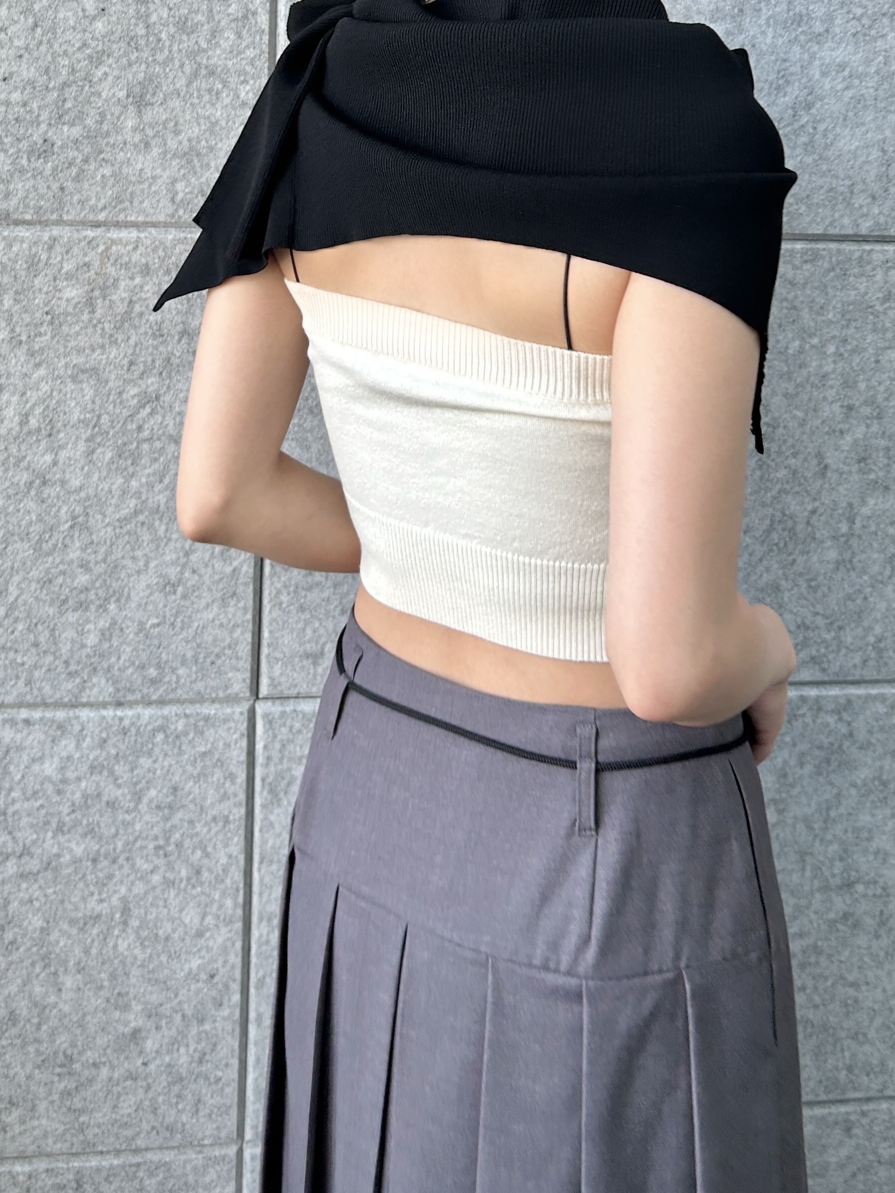 harunaさんの「CODE A｜line zip trousers」を使ったコーディネート