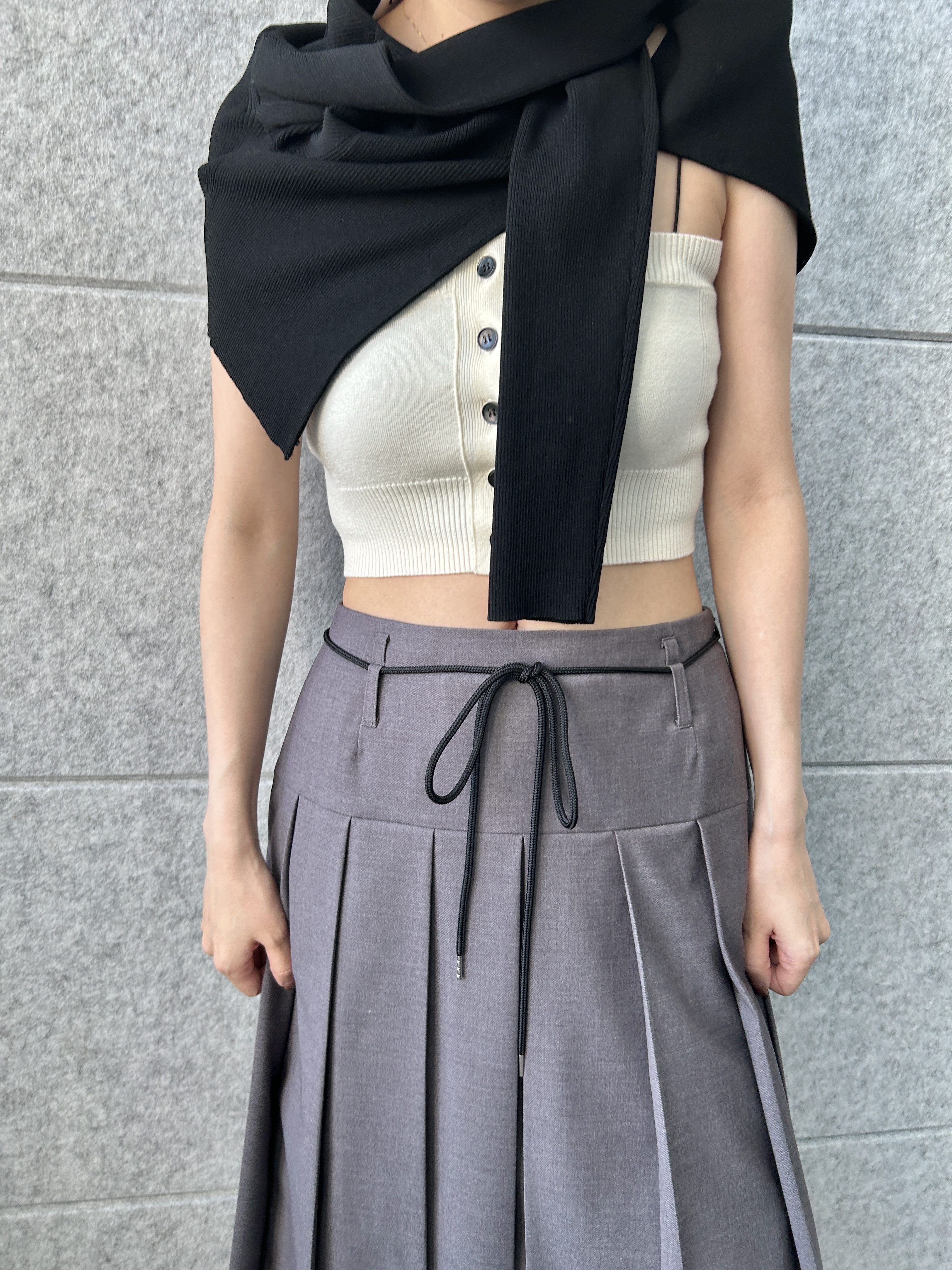 harunaさんの「CODE A｜line zip trousers」を使ったコーディネート