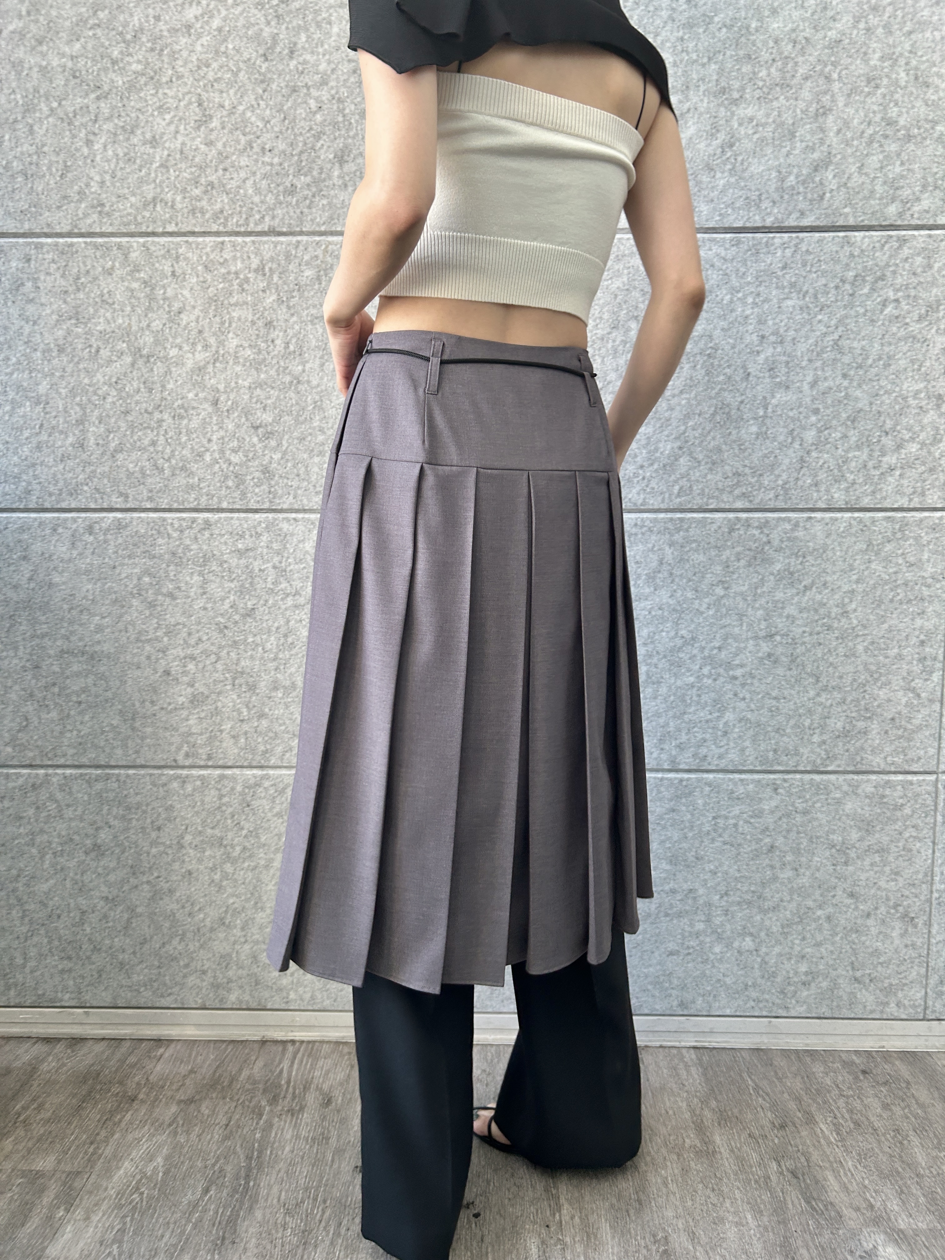 harunaさんの「CODE A｜line zip trousers」を使ったコーディネート