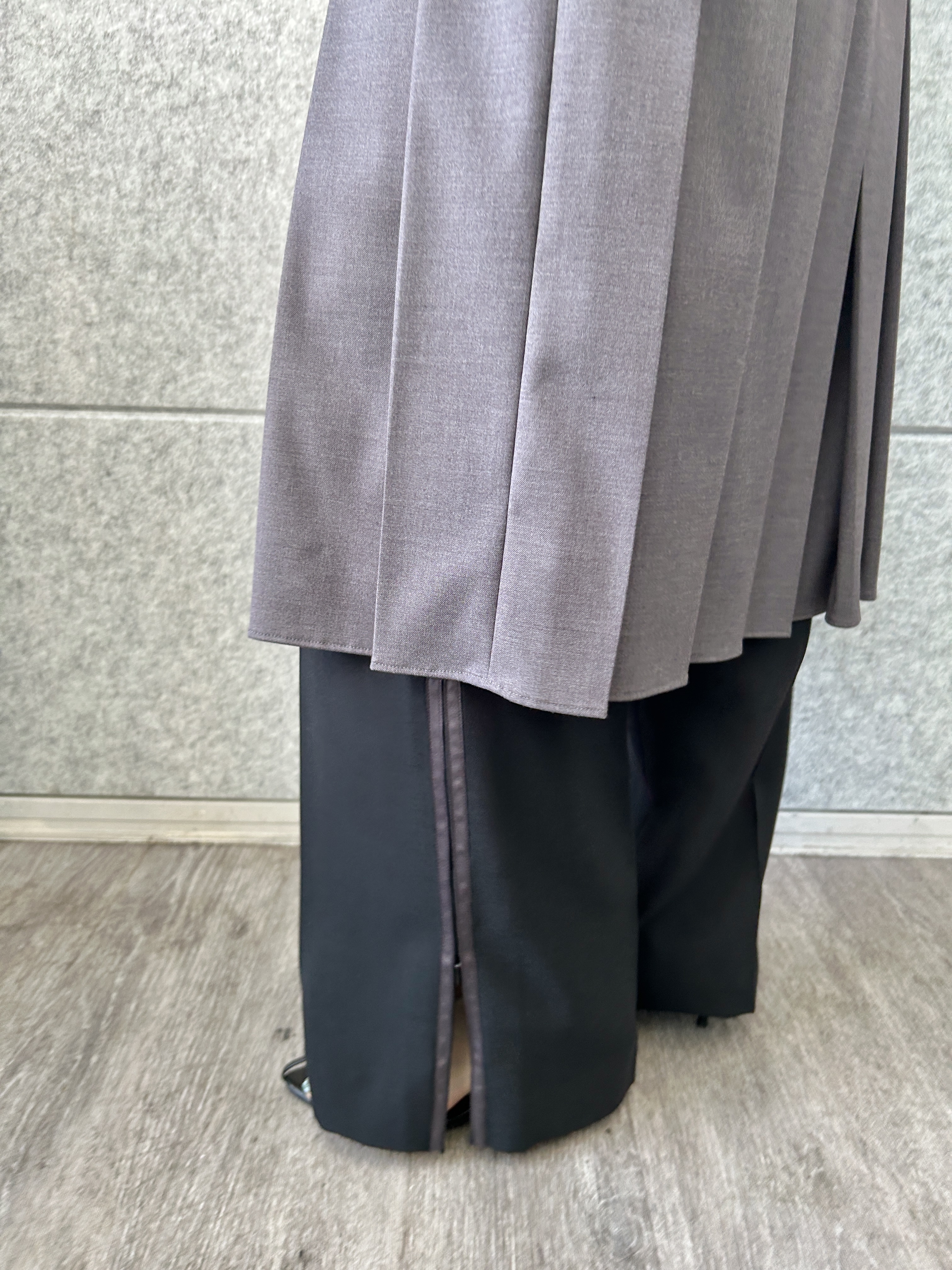 harunaさんの「CODE A｜line zip trousers」を使ったコーディネート