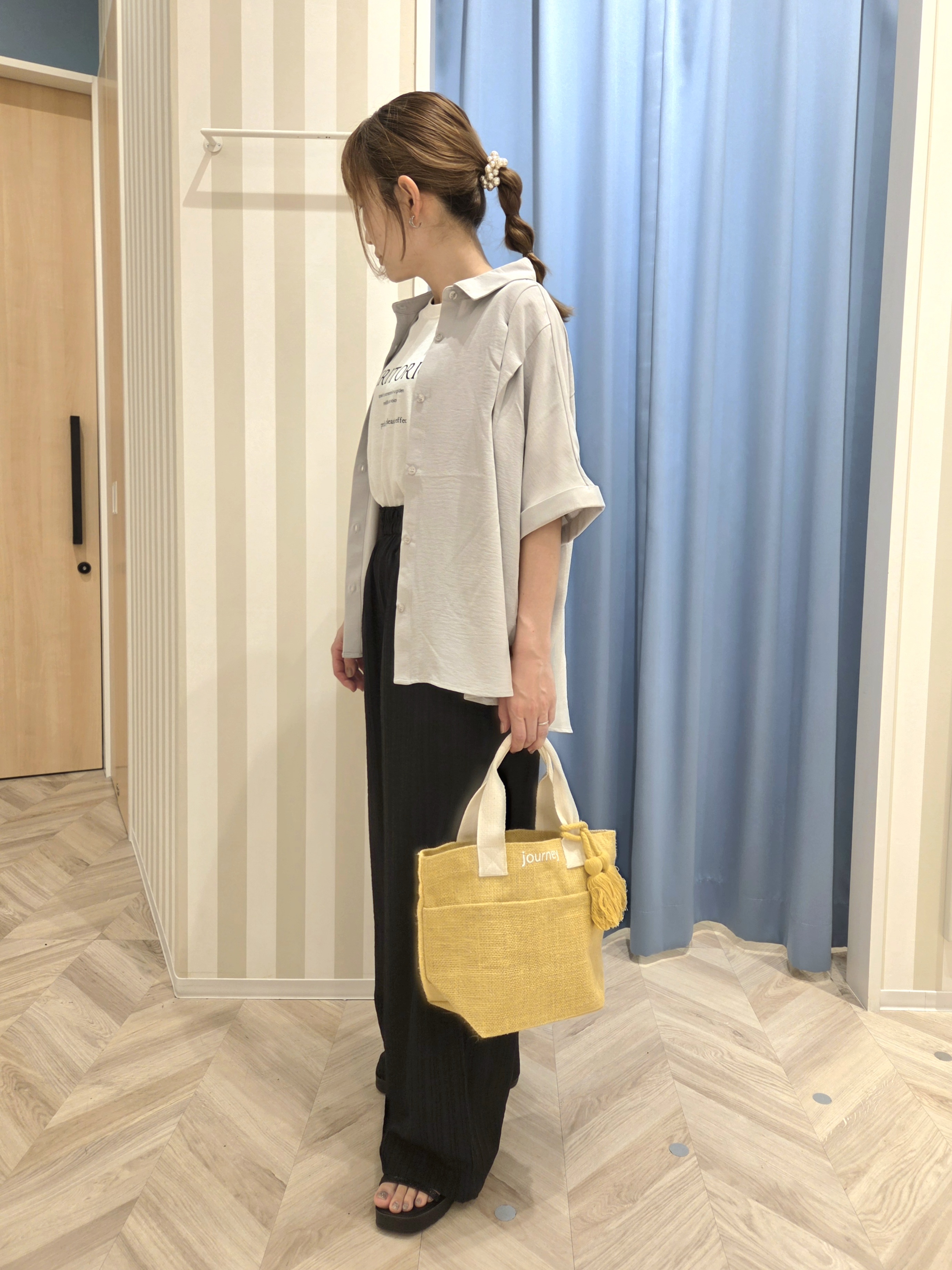 Ikumiさんの「SHOO･LA･RUE｜【ひんやり/洗濯後しわになりにくい/S-LL】着るだけでこなれ見え 二の腕も隠せるデザイン半袖シャツ」を使ったコーディネート