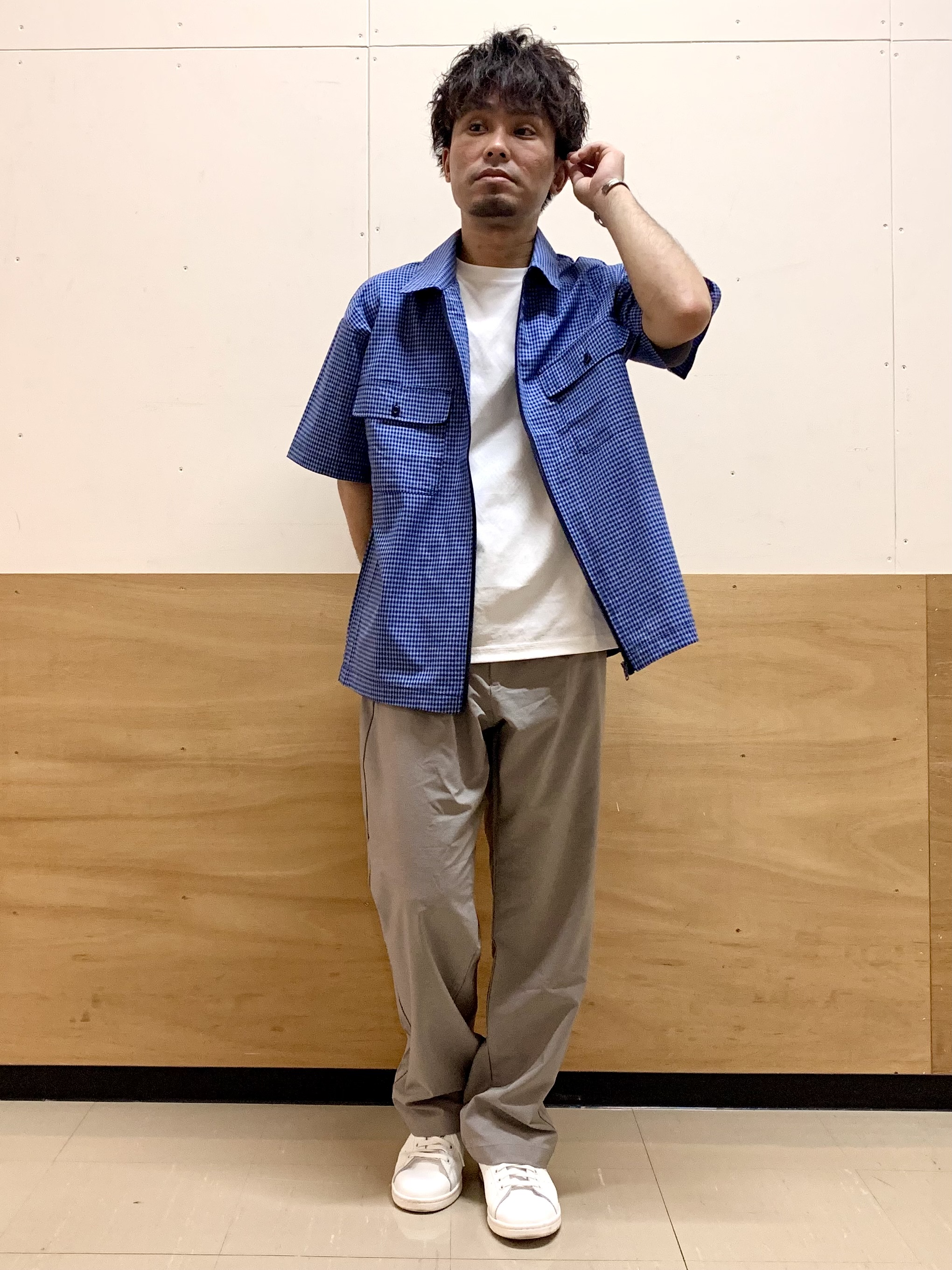 MATUさんの「THE SHOP TK｜【セットアップ可／洗濯機OK】アソート ジップ半袖シャツ」を使ったコーディネート