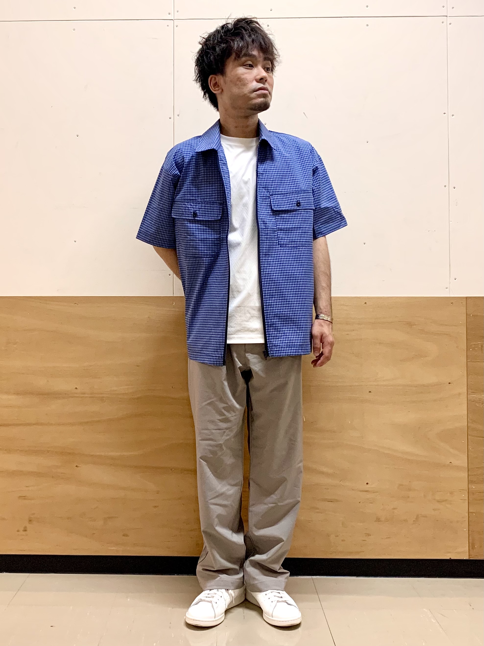 MATUさんの「THE SHOP TK｜【セットアップ可／洗濯機OK】アソート ジップ半袖シャツ」を使ったコーディネート