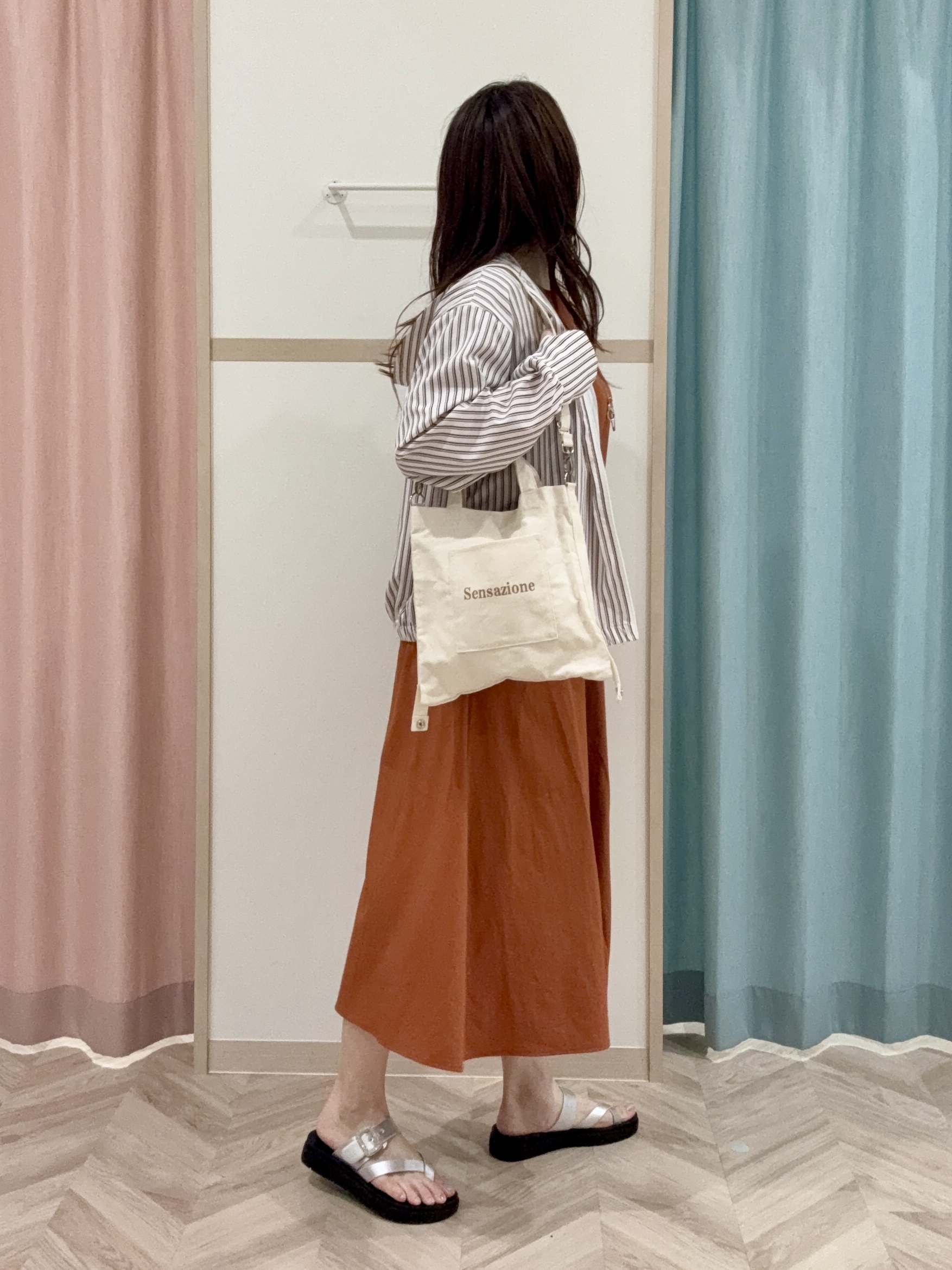 kさんの「SHOO･LA･RUE｜【ひんやり/洗濯後しわになりにくい/S-LL】お顔も手の甲もしっかりカバー　日よけ・指穴付きUVパー」を使ったコーディネート