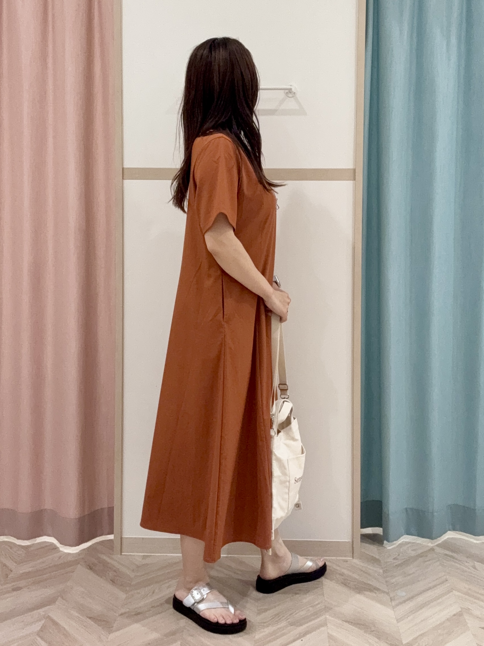 kさんの「SHOO･LA･RUE｜【ひんやり/洗濯後しわになりにくい/S-LL】お顔も手の甲もしっかりカバー　日よけ・指穴付きUVパー」を使ったコーディネート