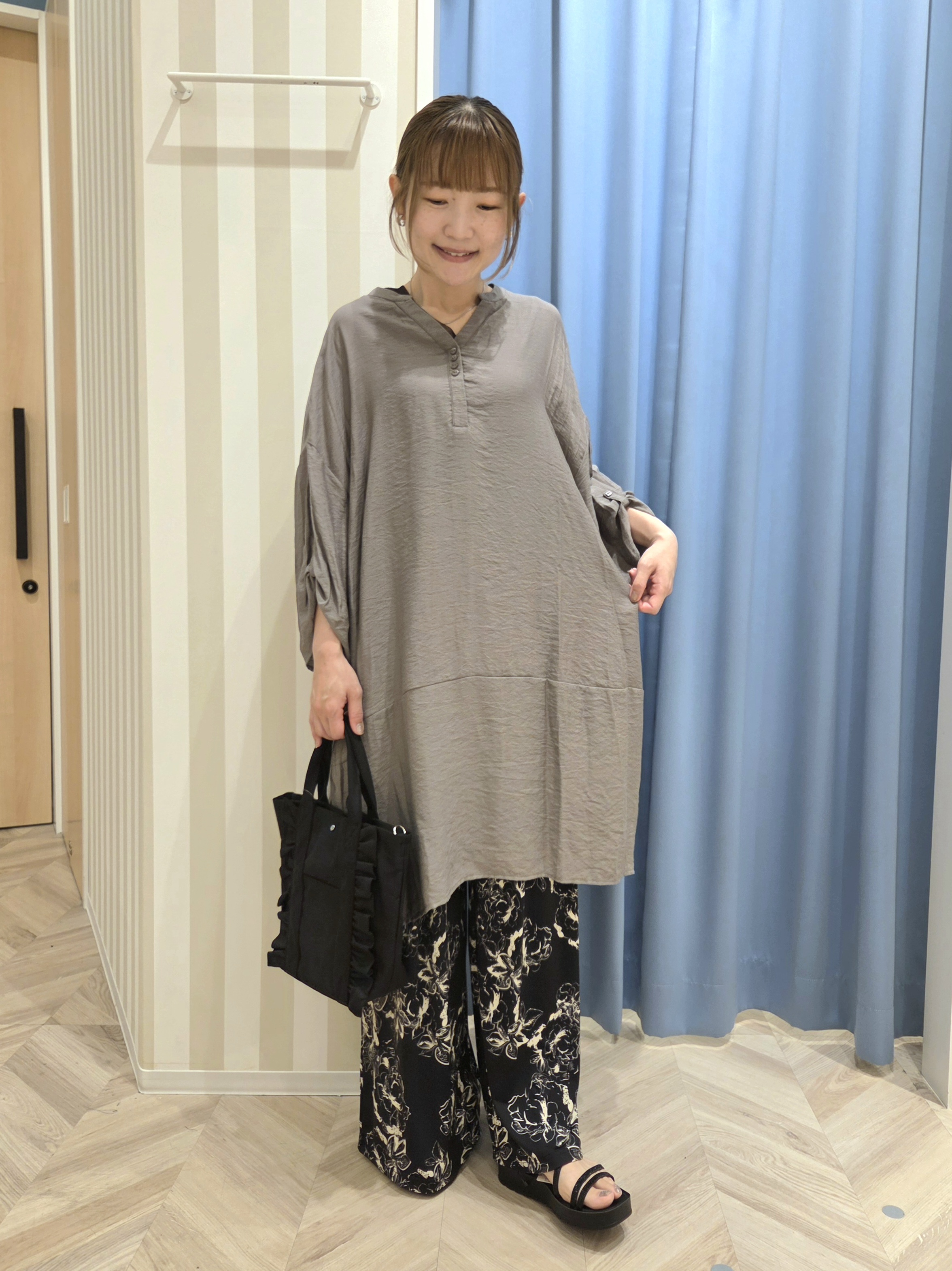 Ikumiさんの「SHOO･LA･RUE｜【ひんやり/S-LL/洗濯機可】体型カバーにも ゆるっとリラックスチュニック」を使ったコーディネート