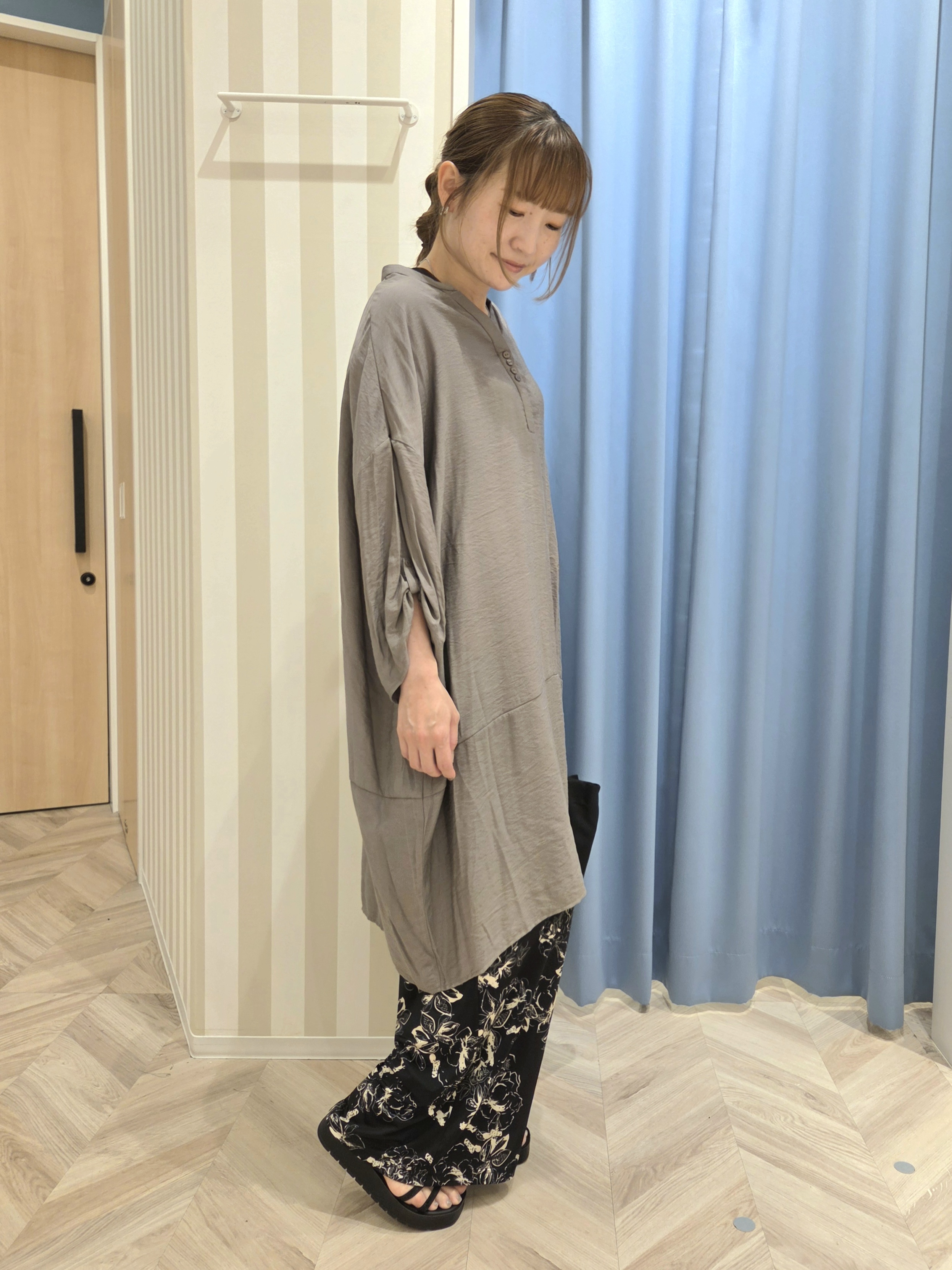 Ikumiさんの「SHOO･LA･RUE｜【ひんやり/S-LL/洗濯機可】体型カバーにも ゆるっとリラックスチュニック」を使ったコーディネート