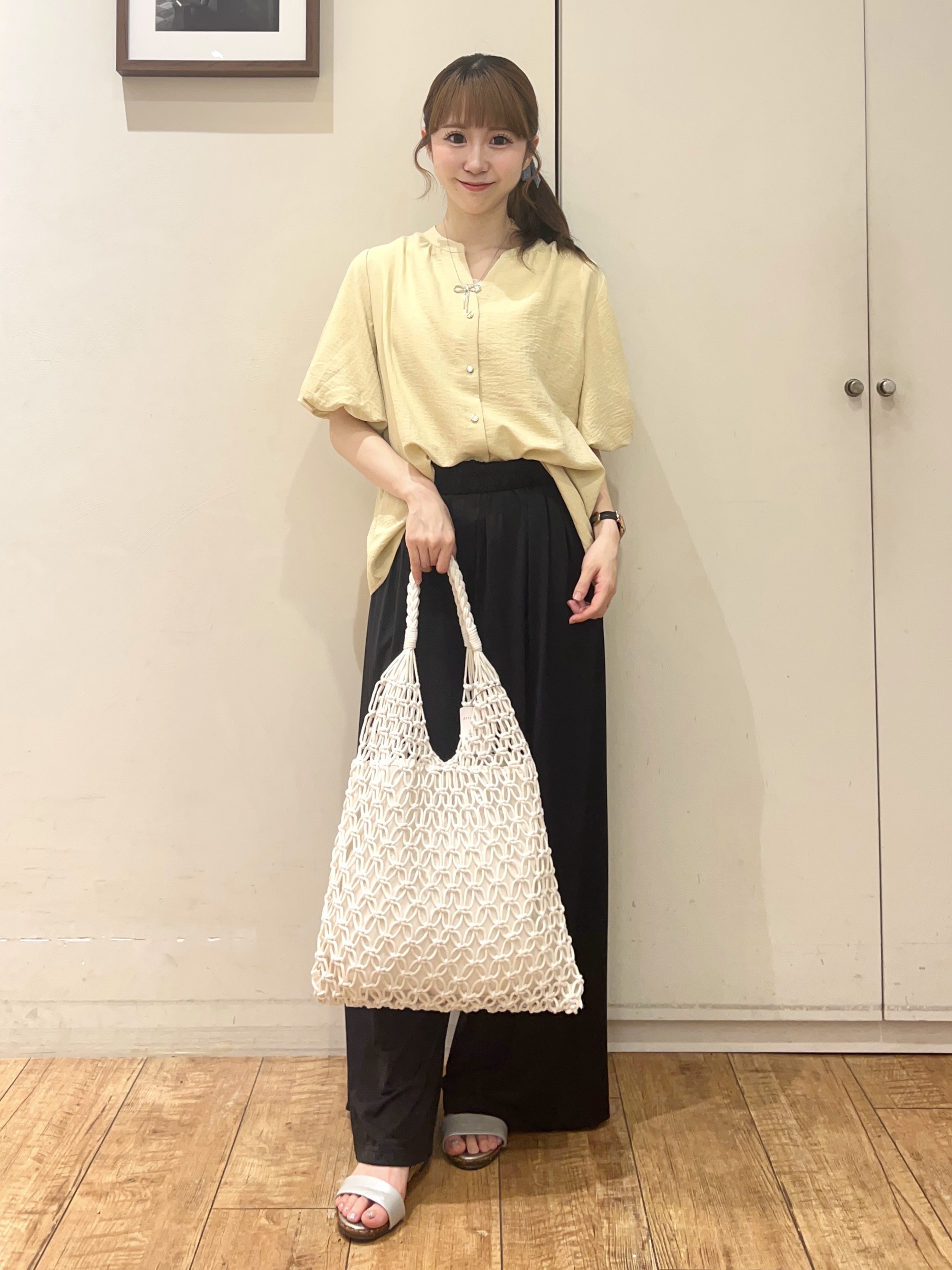 AIRIさんの「SHOO･LA･RUE｜【S-LL/洗濯機可】バルーンスリーブ　キーネックブラウス」を使ったコーディネート