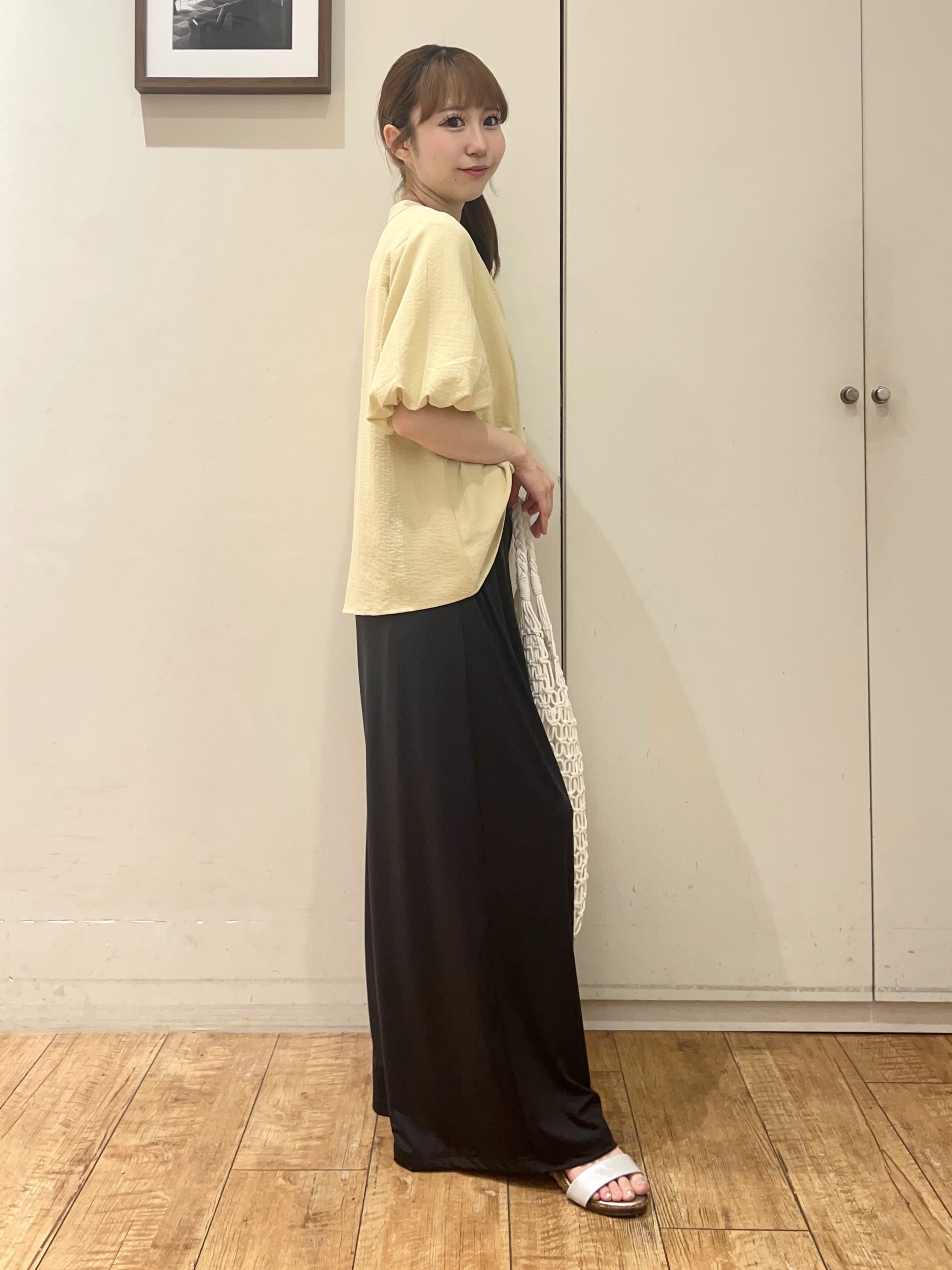 AIRIさんの「SHOO･LA･RUE｜【S-LL/洗濯機可】バルーンスリーブ　キーネックブラウス」を使ったコーディネート