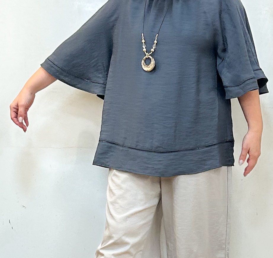 haruさんの「SHOO･LA･RUE｜【ひんやり/S-LL/体型カバー】はしごレースが魅力な スラブポンチョ風ブラウス」を使ったコーディネート