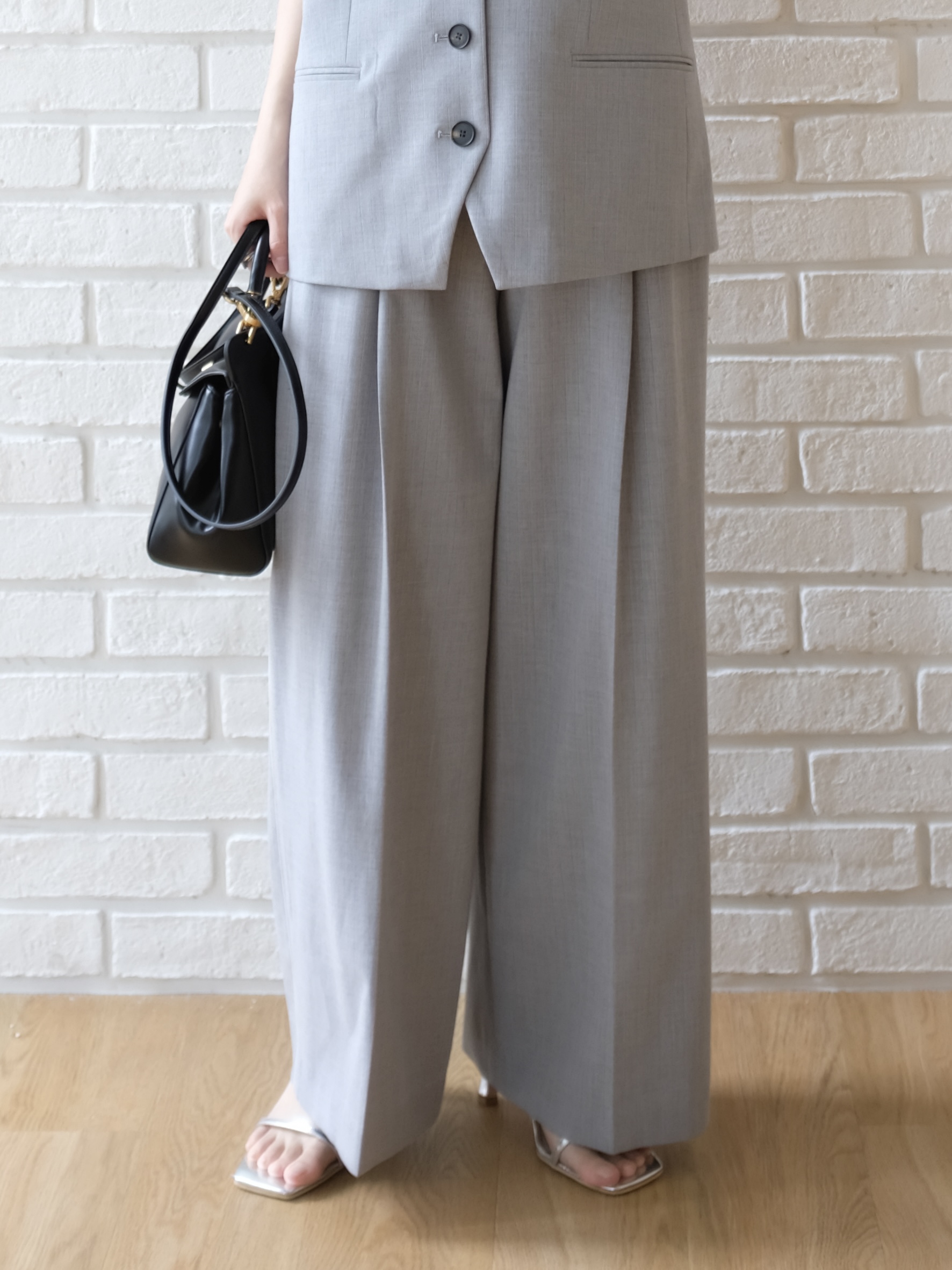 Kishimotoさんの「DRESSTERIOR｜【セットアップ可/ウォッシャブル】セットアップストライプジレ」を使ったコーディネート