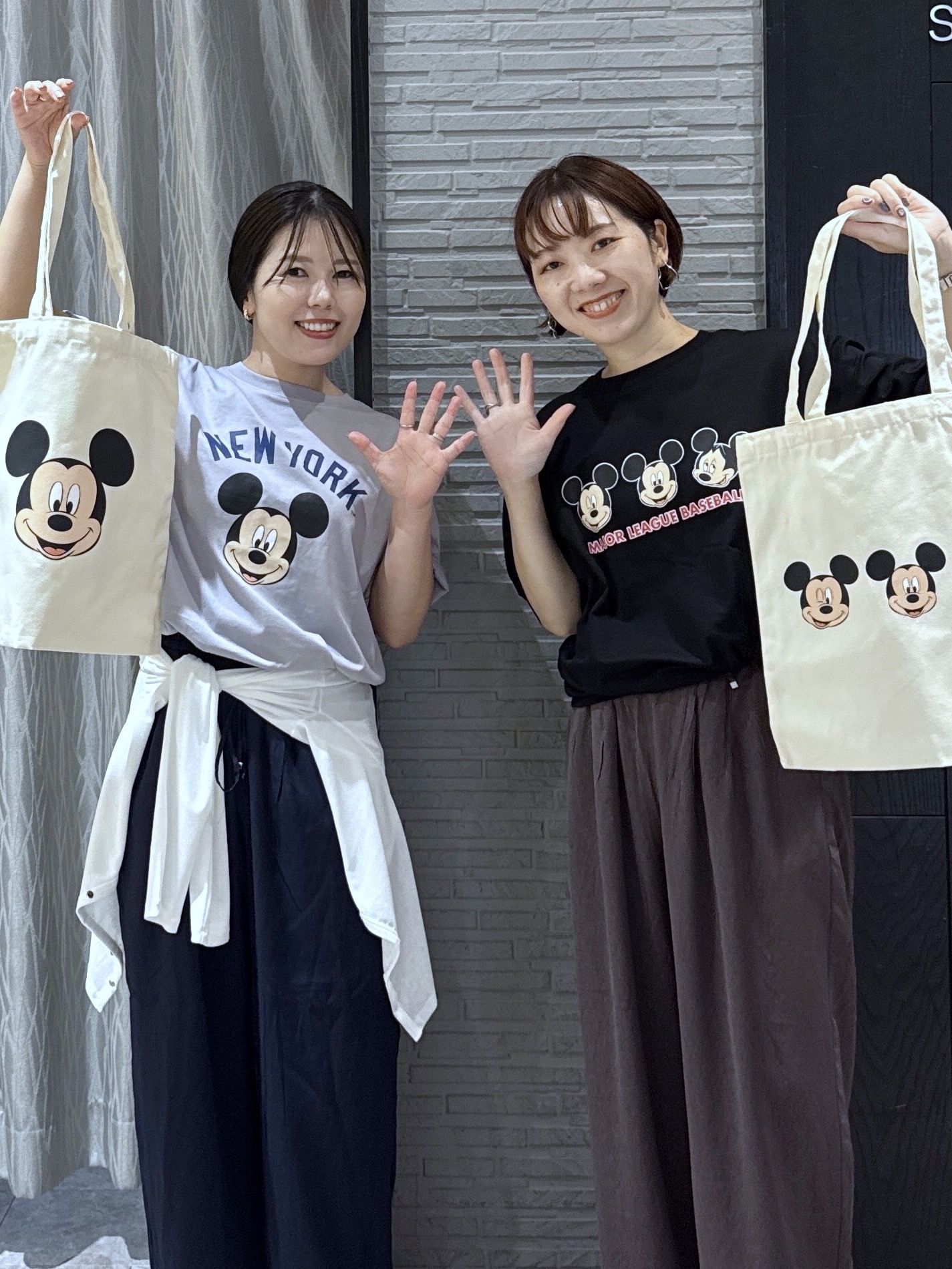 chさんの「THE SHOP TK｜【Disney】【MLB】スペシャルデザイン半袖Tシャツ」を使ったコーディネート