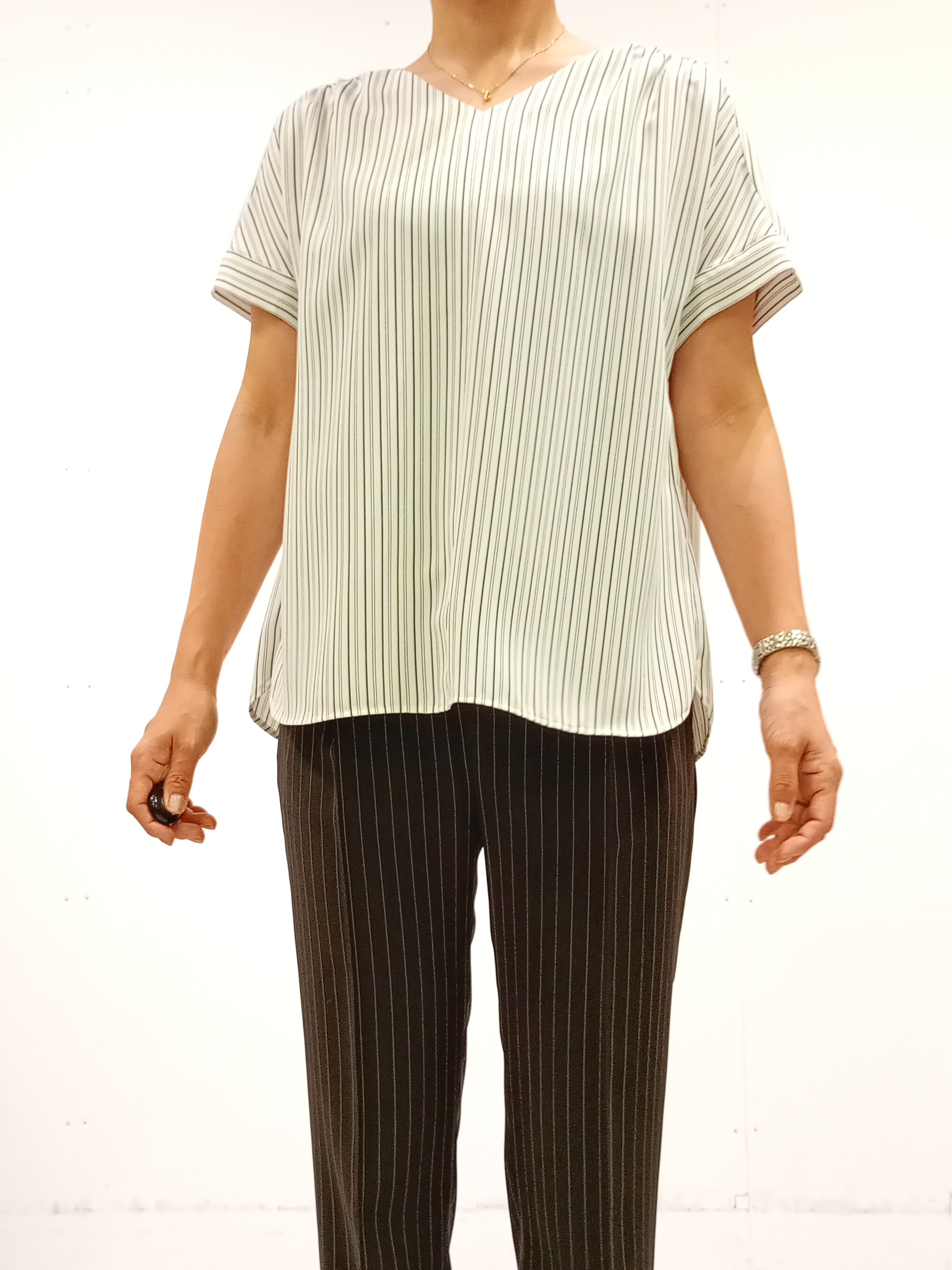 Kさんの「INDIVI｜【清涼感／UVケア／接触冷感】Vネックストライプブラウス」を使ったコーディネート