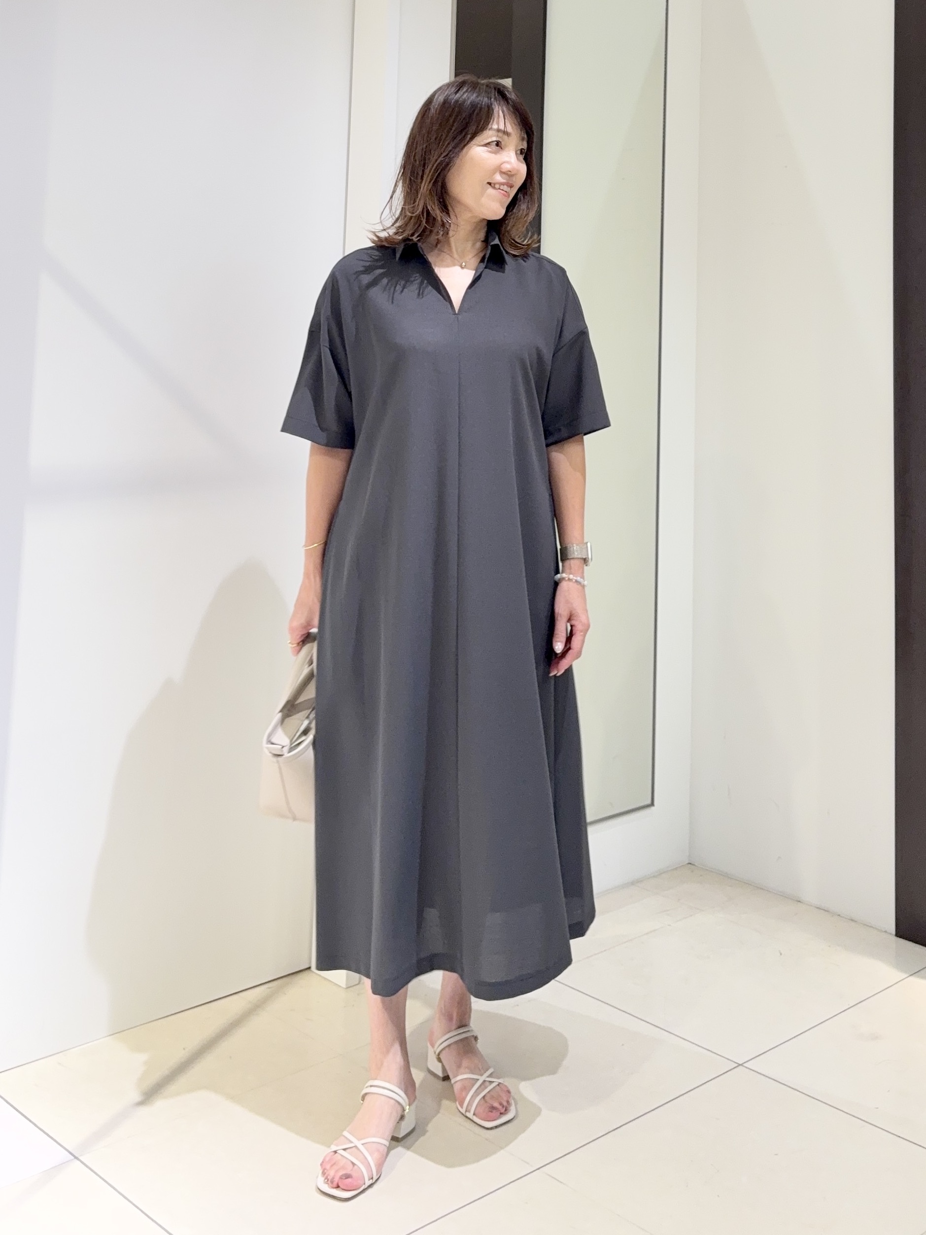 tomoさんの「UNTITLED｜【UVカット/接触冷感/通気性】エアリークールワンピース」を使ったコーディネート