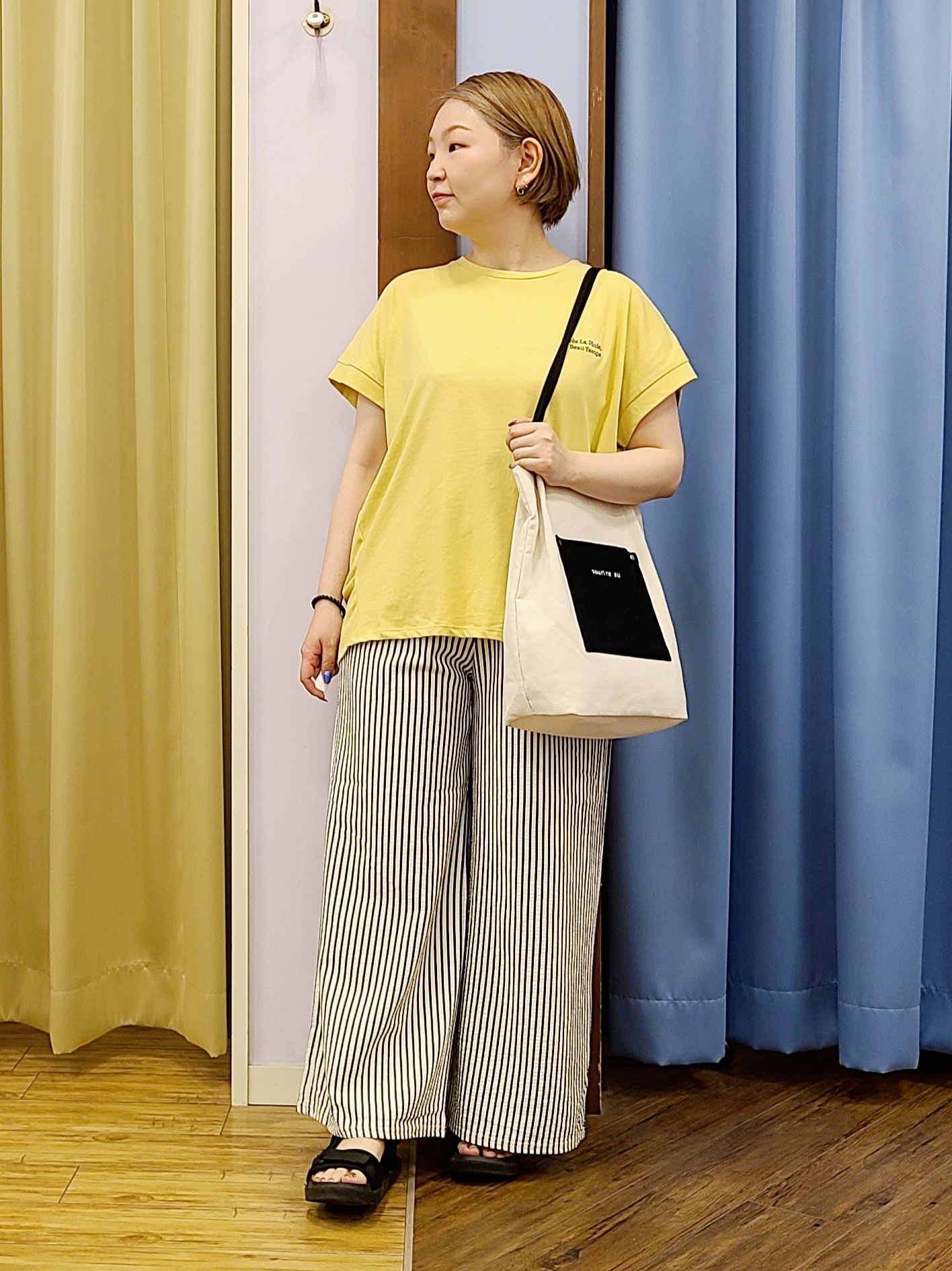 Chiiさんの「SHOO･LA･RUE｜【汗じみ防止/ひんやり/体型カバー】真夏の味方。 汗じみが気になりにくい 大人の刺繍ロゴTシャツ」を使ったコーディネート