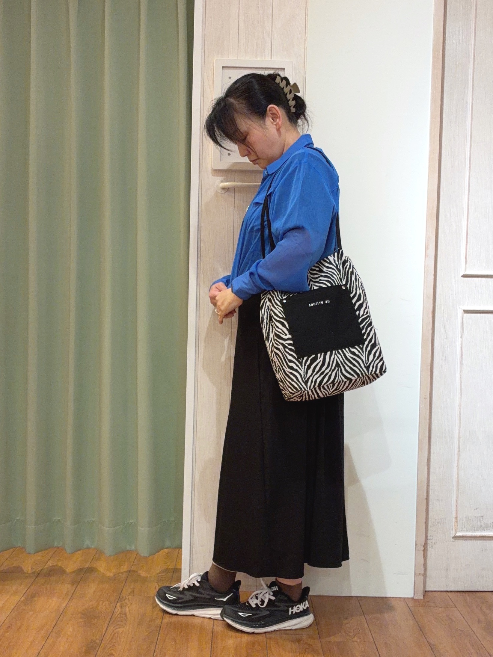 ke-yさんの「SHOO･LA･RUE｜【洗濯機可】ダブルポケット 楊柳しぼしぼシアーシャツ」を使ったコーディネート
