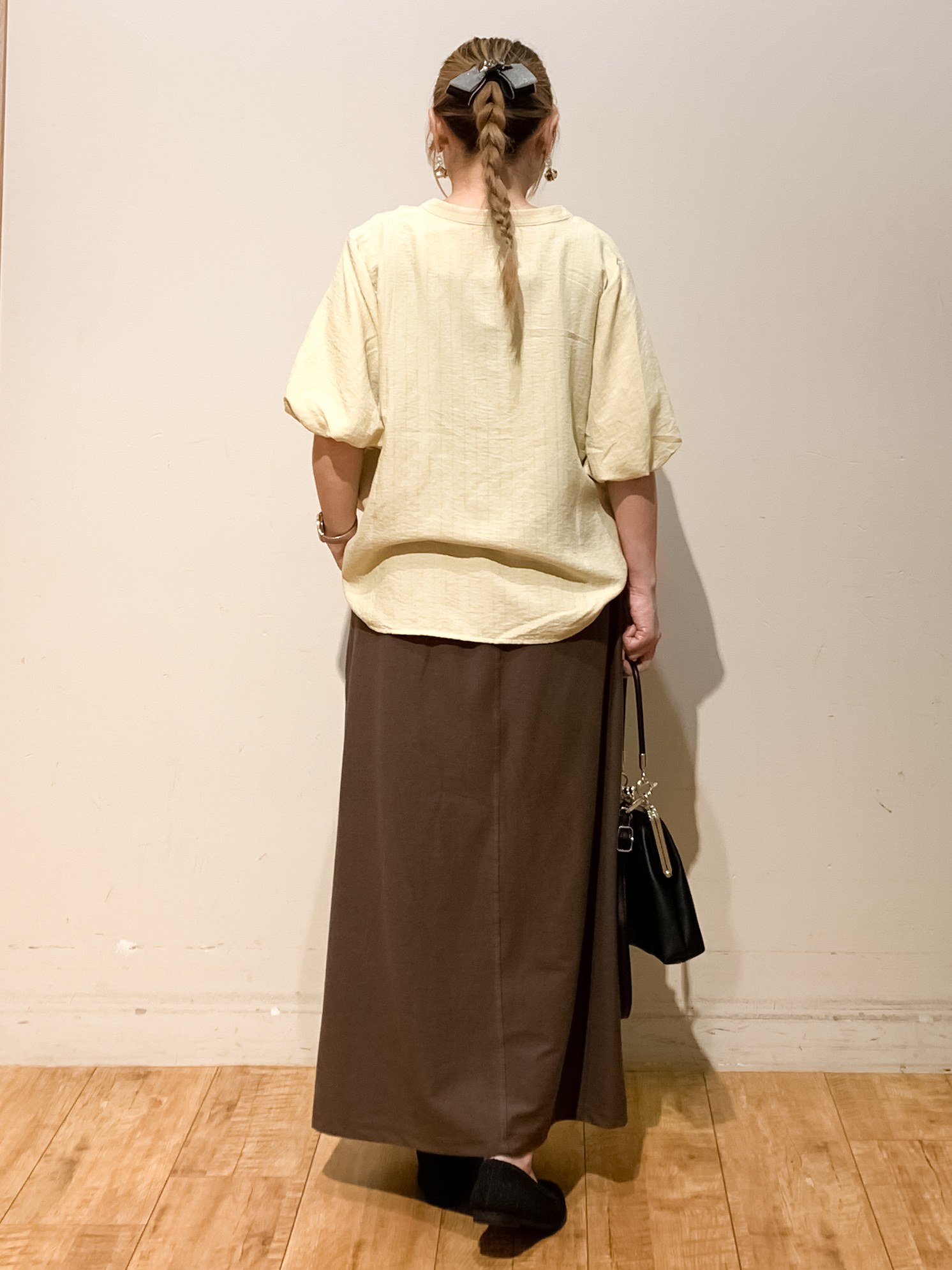 MEGさんの「SHOO･LA･RUE｜【S-LL/洗濯機可】バルーンスリーブ　キーネックブラウス」を使ったコーディネート