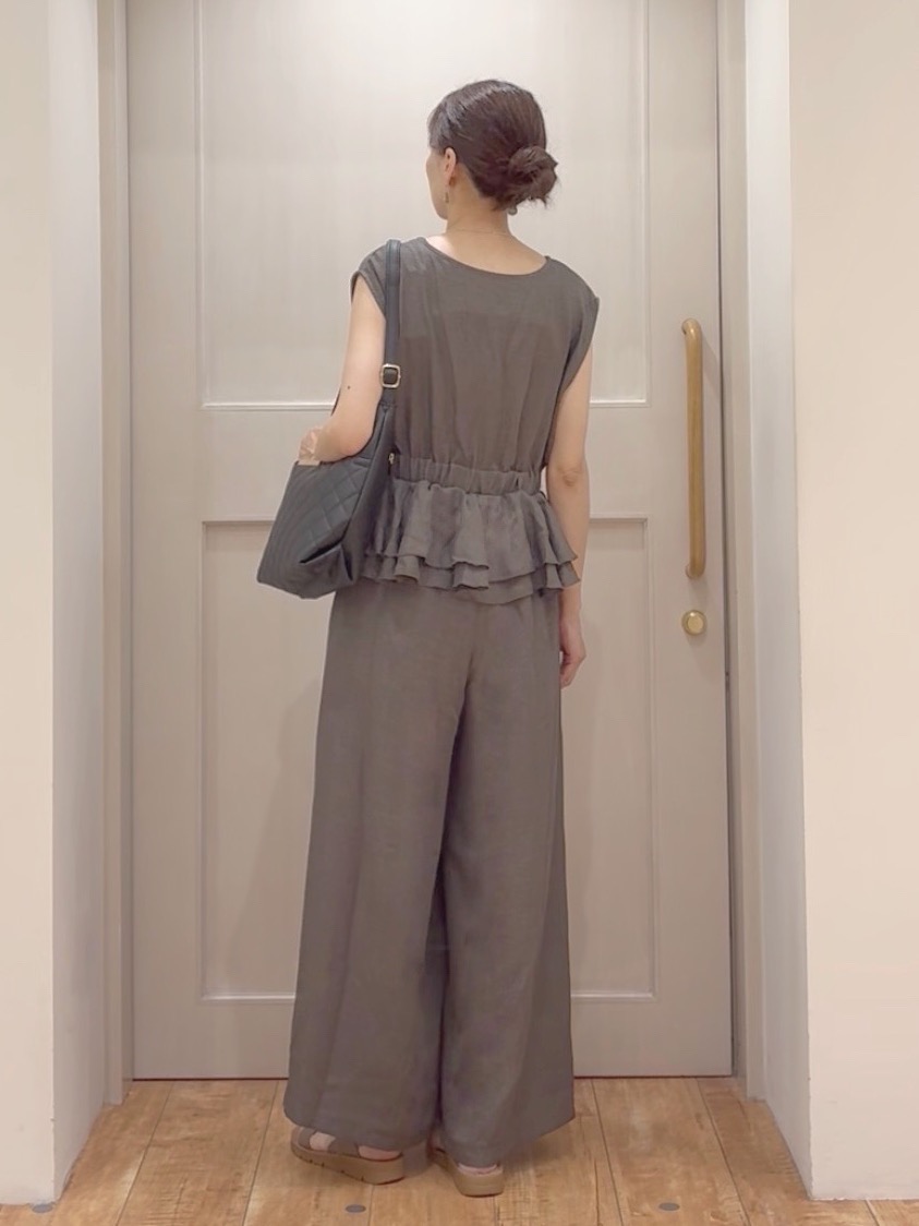 tamuさんの「SHOO･LA･RUE｜【S-LL/洗濯機可】ラクにキレイに Vネックペプラムオールインワン」を使ったコーディネート