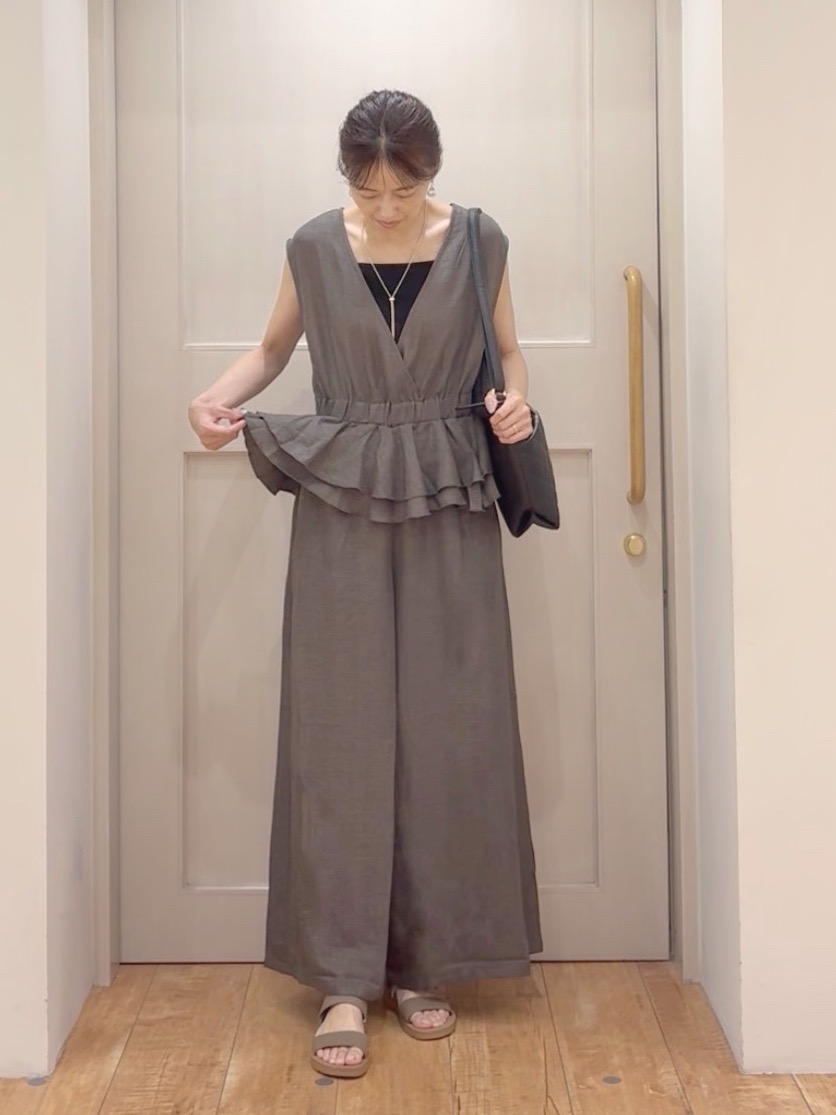 tamuさんの「SHOO･LA･RUE｜【S-LL/洗濯機可】ラクにキレイに Vネックペプラムオールインワン」を使ったコーディネート