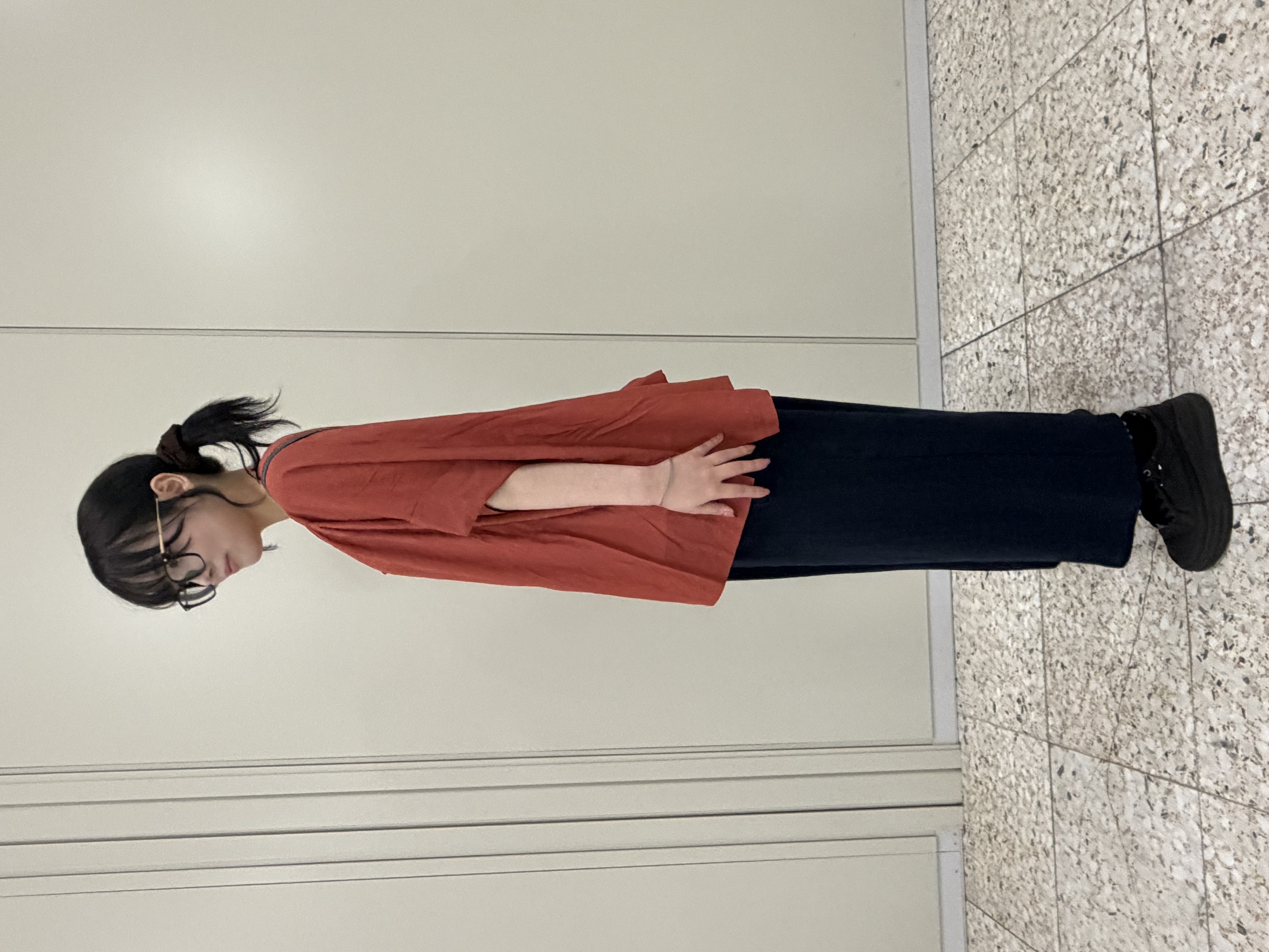 ひよりん⭐️さんの「SHOO･LA･RUE｜【2点セット/洗濯機可/インしないで着られる】大人の抜け感 リボン付きポンチョ風ブラウス＆タンクトッ」を使ったコーディネート