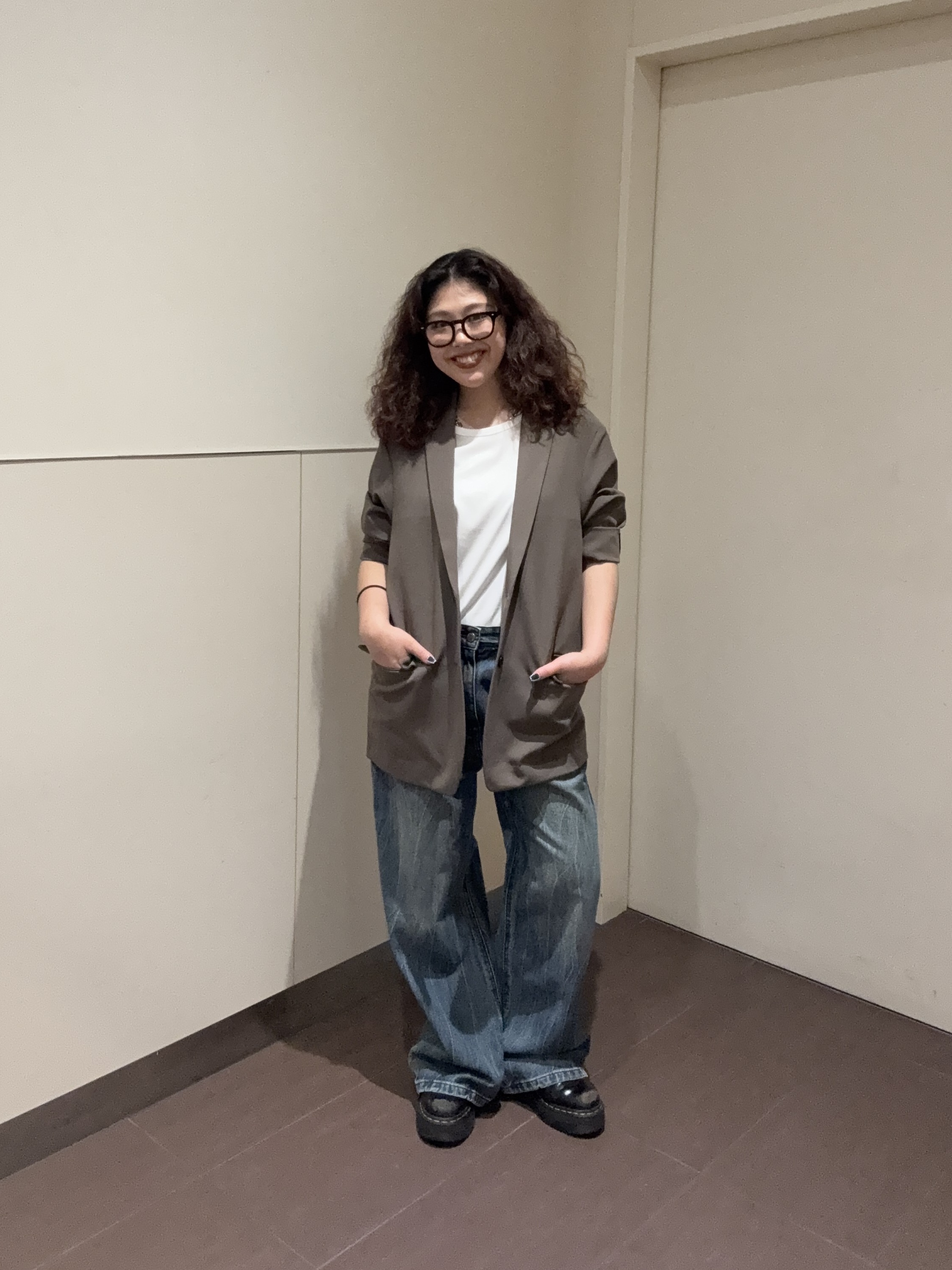 安本有里さんの「tk.TAKEO KIKUCHI｜【防シワ／ストレッチ/セット対応可】smart shift series テーラードジャケット」を使ったコーディネート