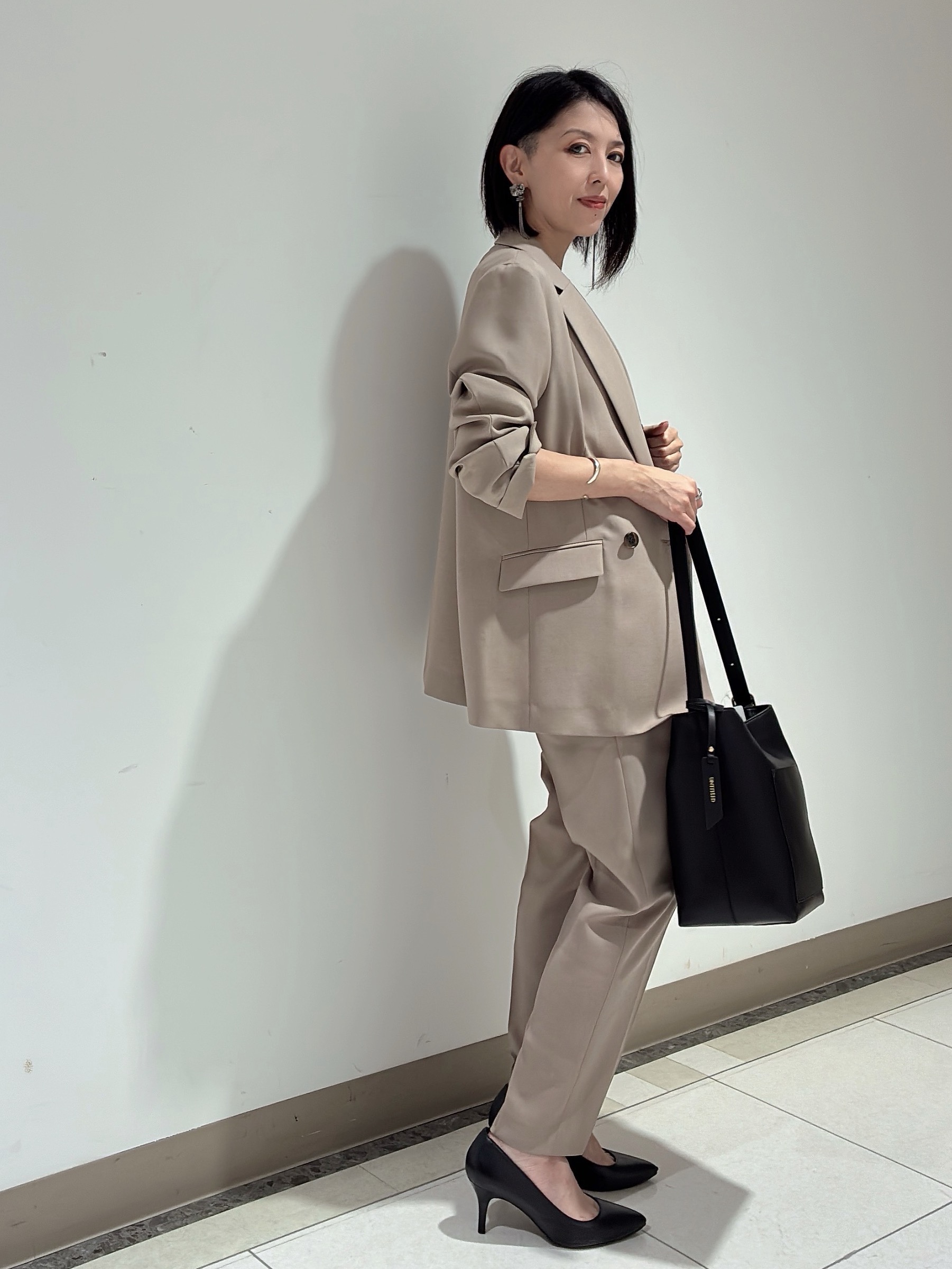 環さんの「UNTITLED｜【新色追加/セットアップ可】エアリー ダブルブレストジャケット」を使ったコーディネート