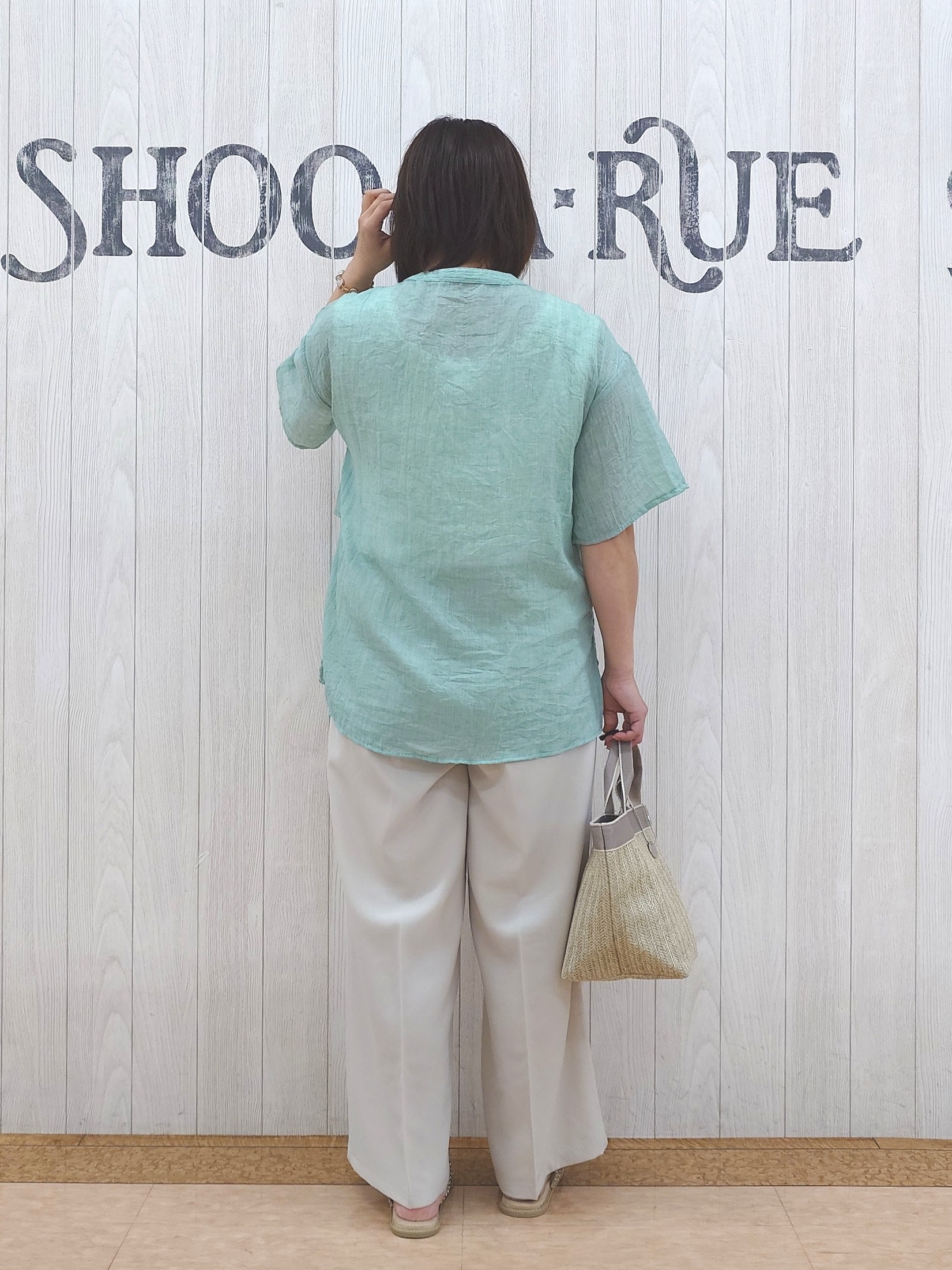 とろろさんの「SHOO･LA･RUE｜フロントフリル シアーワッシャーブラウス」を使ったコーディネート