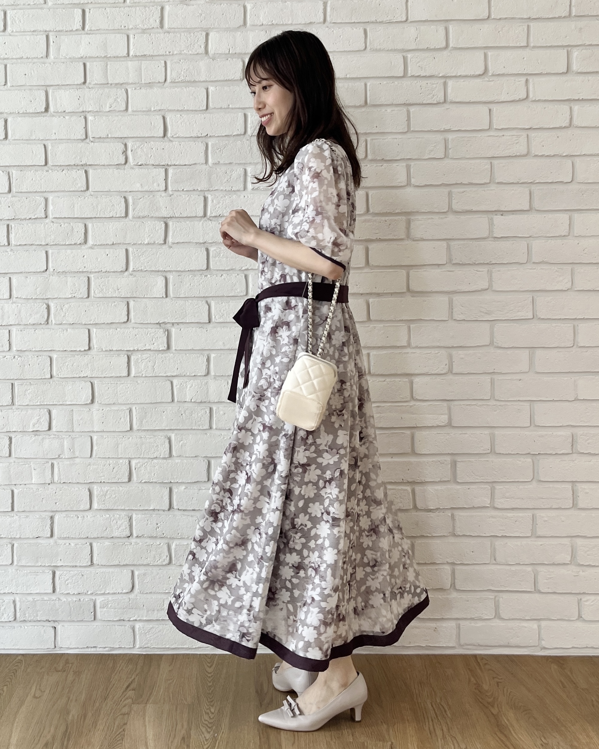 はばさんの「Couture brooch｜一枚で華やかに着映える オパールチェック花柄ワンピース【洗濯機可】」を使ったコーディネート
