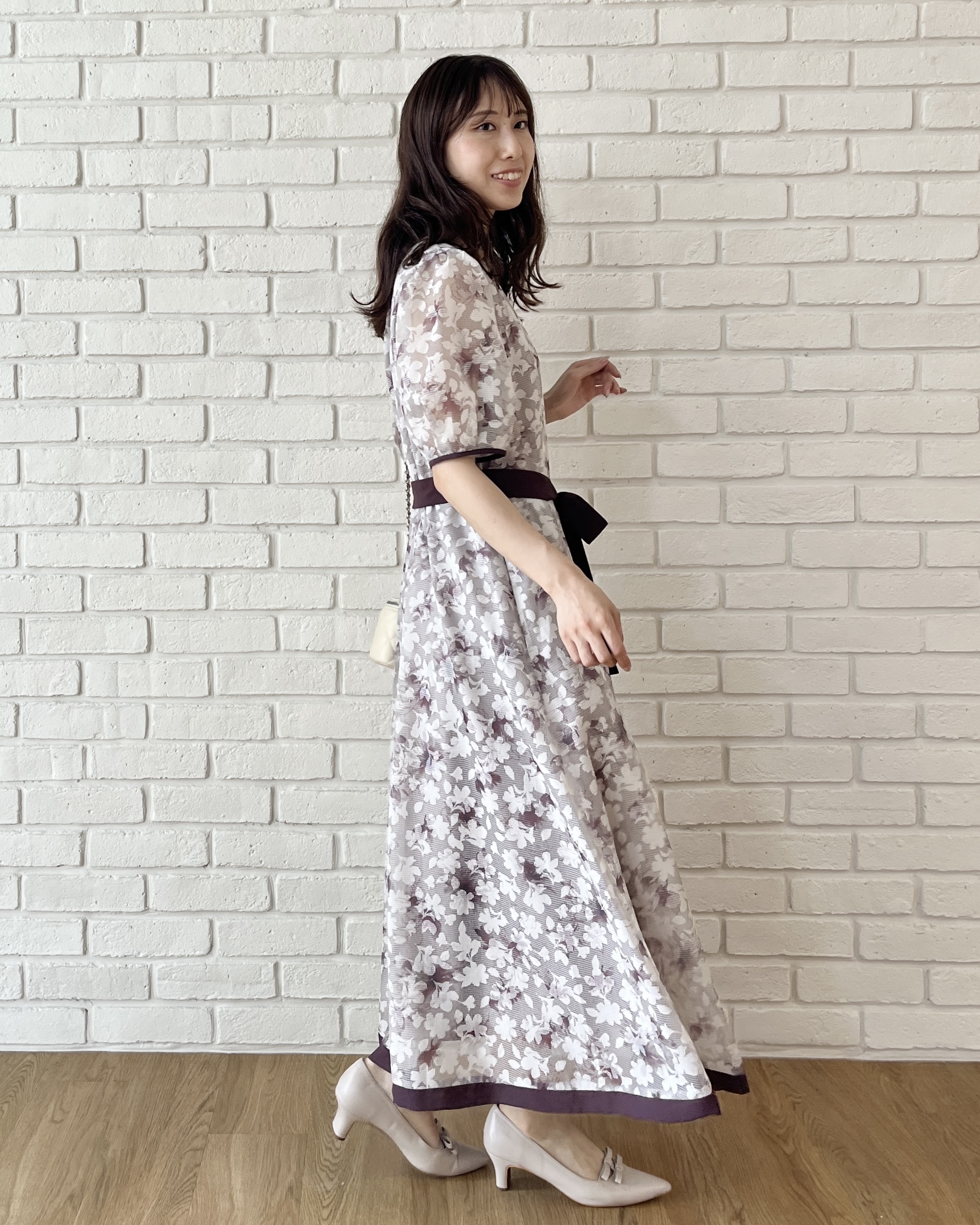はばさんの「Couture brooch｜一枚で華やかに着映える オパールチェック花柄ワンピース【洗濯機可】」を使ったコーディネート