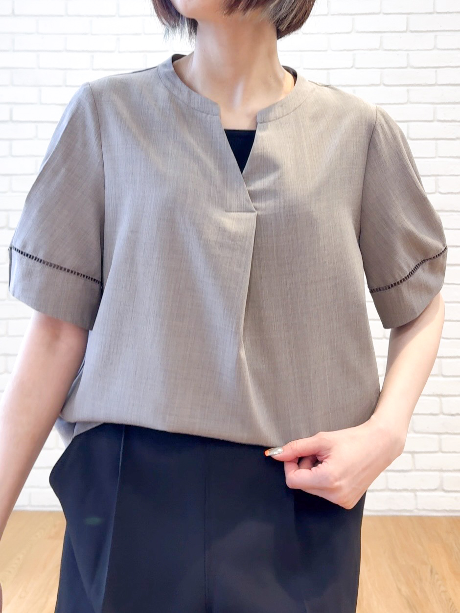 𝐜𝐡𝐢𝐤𝐚さんの「SHOO･LA･RUE｜【洗濯後しわになりにくい／インせずきまる】麻調ハシゴレーススキッパーブラウス」を使ったコーディネート