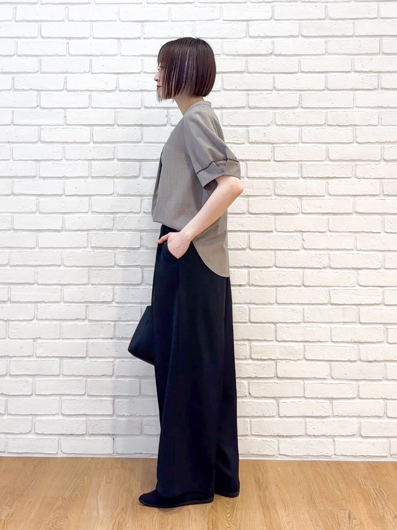 𝐜𝐡𝐢𝐤𝐚さんの「SHOO･LA･RUE｜【洗濯後しわになりにくい／インせずきまる】麻調ハシゴレーススキッパーブラウス」を使ったコーディネート