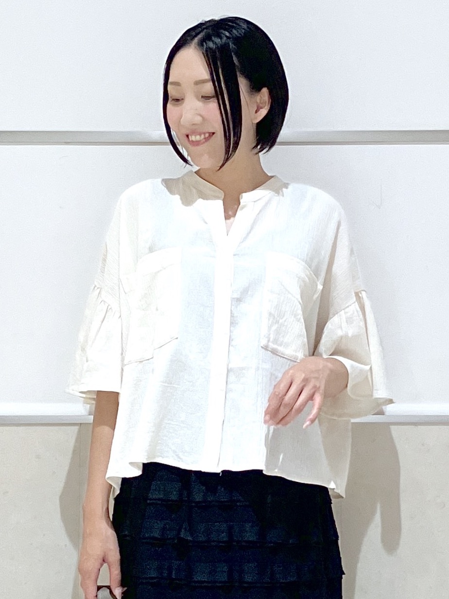 eriko さんの「Dessin｜フレアスリーブ スキッパーブラウス」を使ったコーディネート